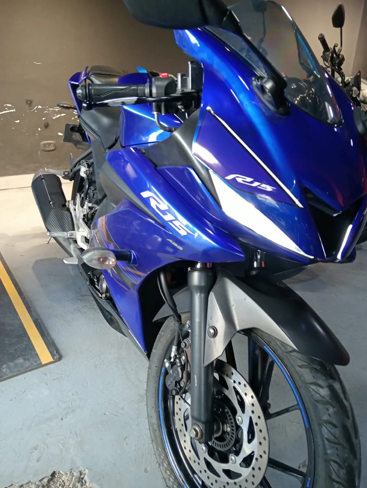 YAMAHA YZF-R15 foto 3