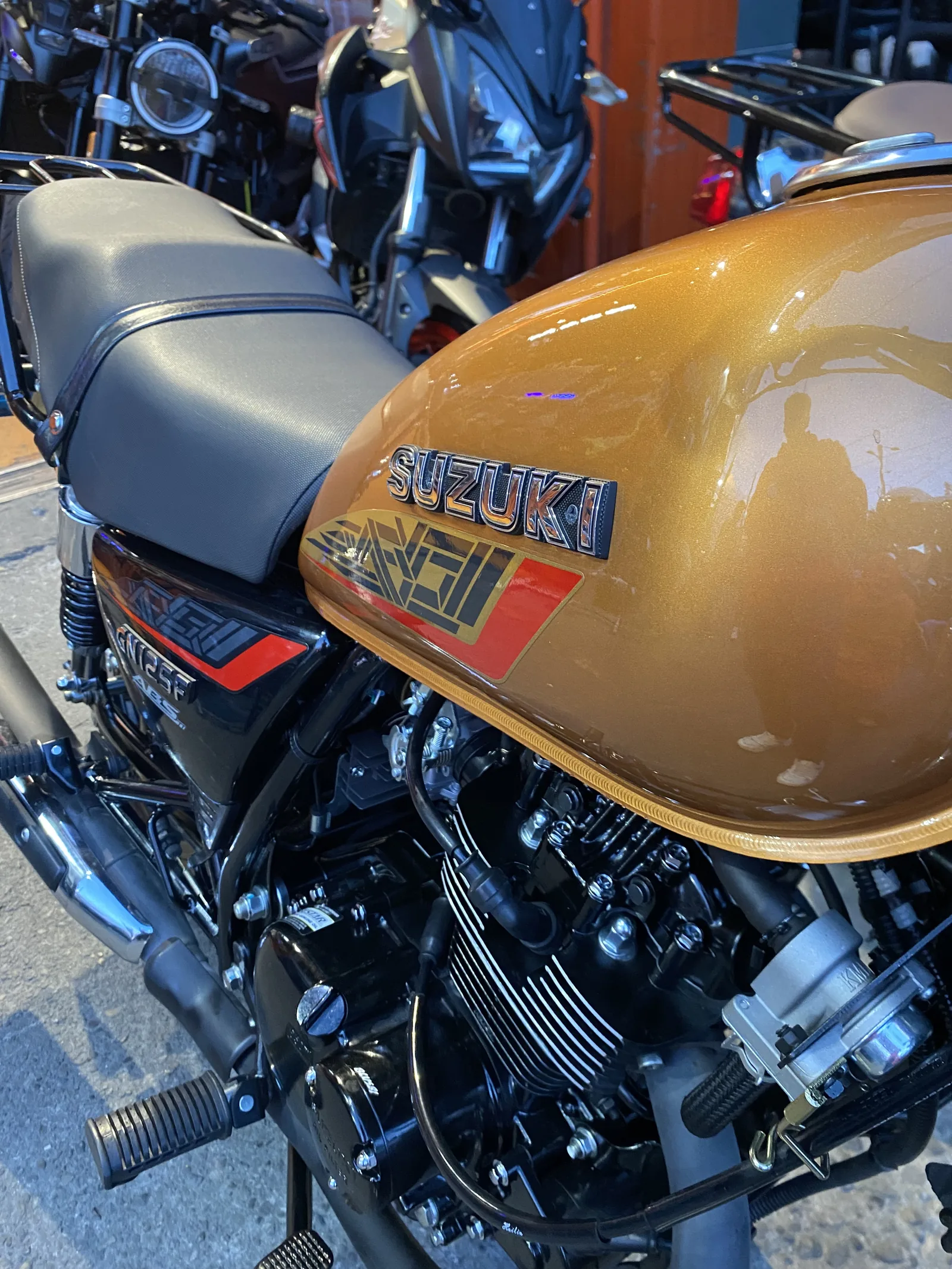 SUZUKI GN foto 7