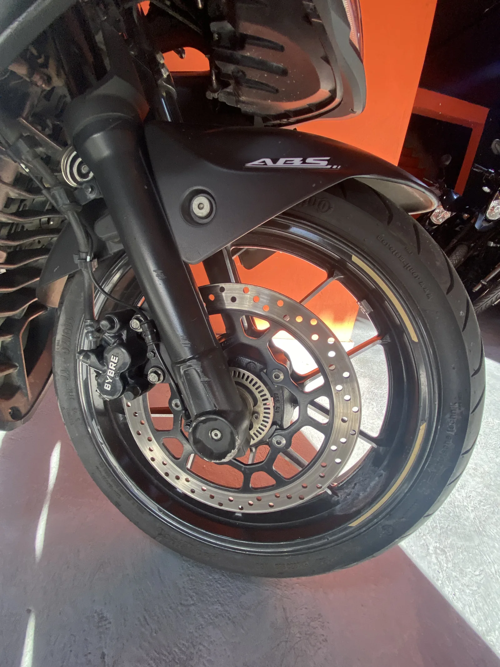 SUZUKI GIXXER SF foto 2