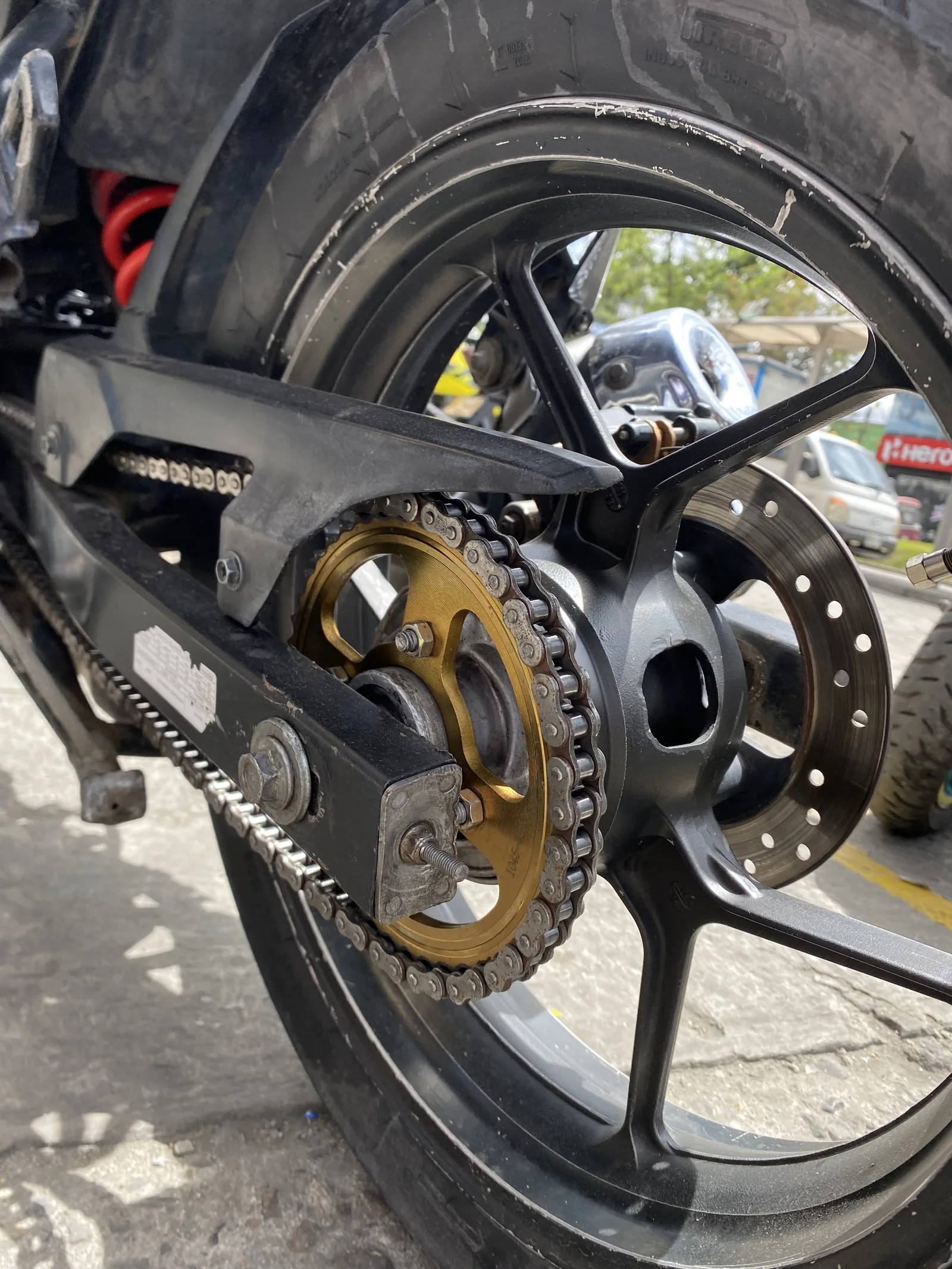 SUZUKI GIXXER 150 foto 4