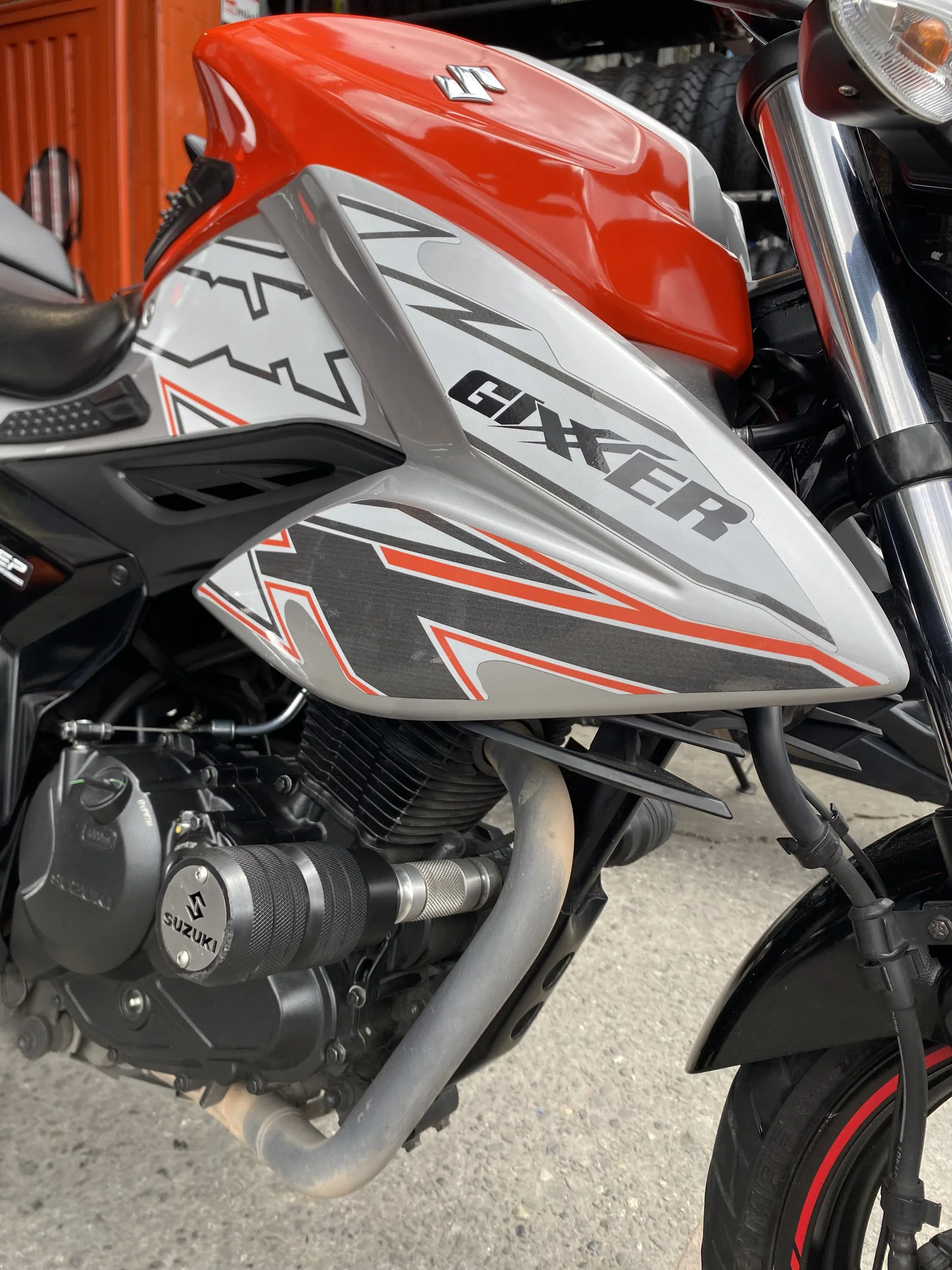 SUZUKI GIXXER FI foto 5