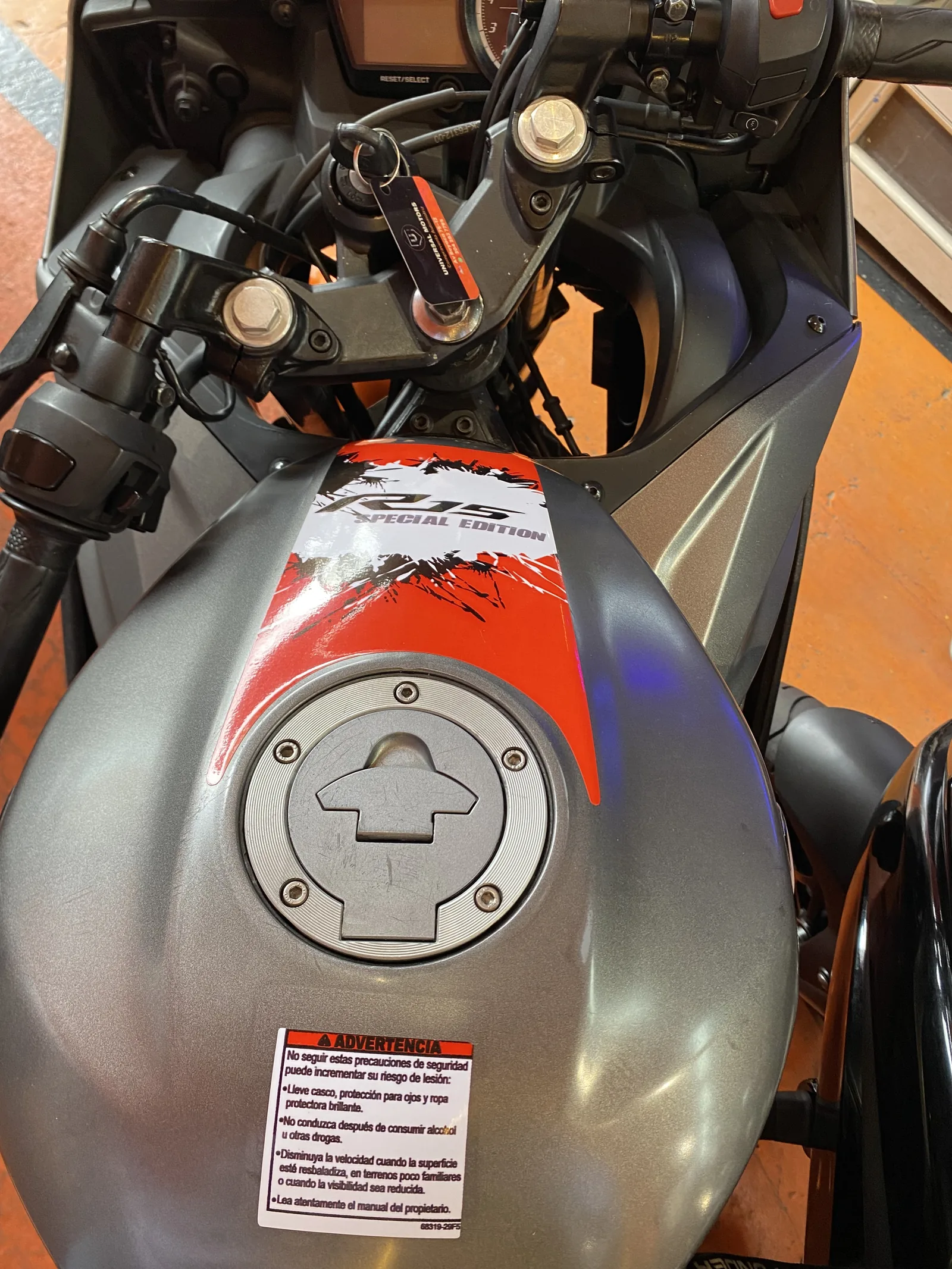 YAMAHA R15 foto 2