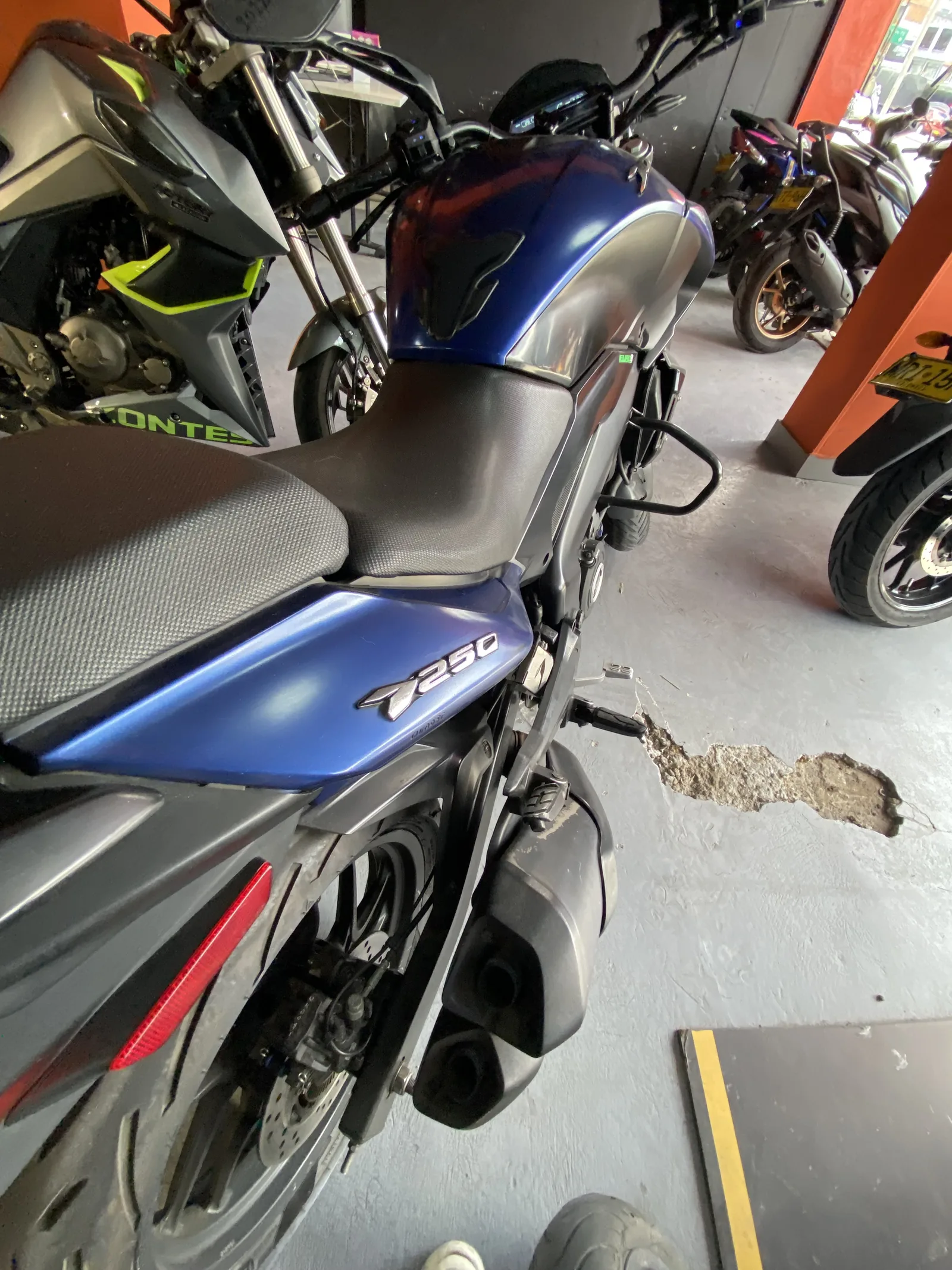 BAJAJ DOMINAR foto 8