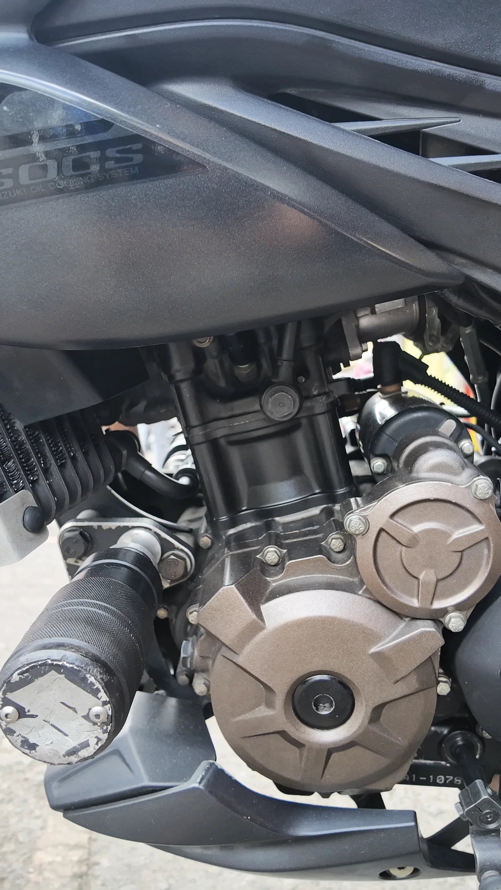 SUZUKI GIXXER foto 4