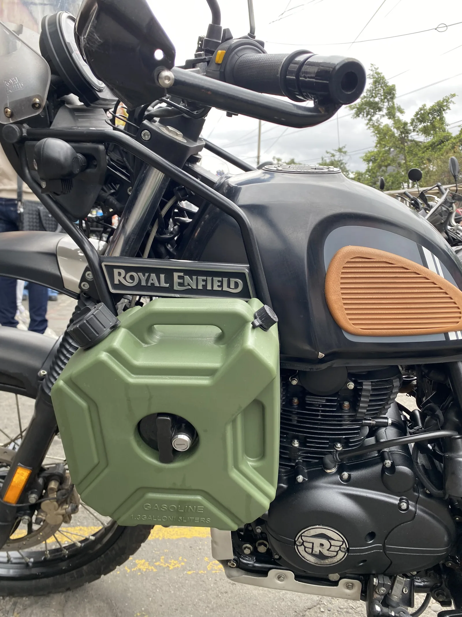 ROYAL ENFIELD HIMALAYAN foto 2