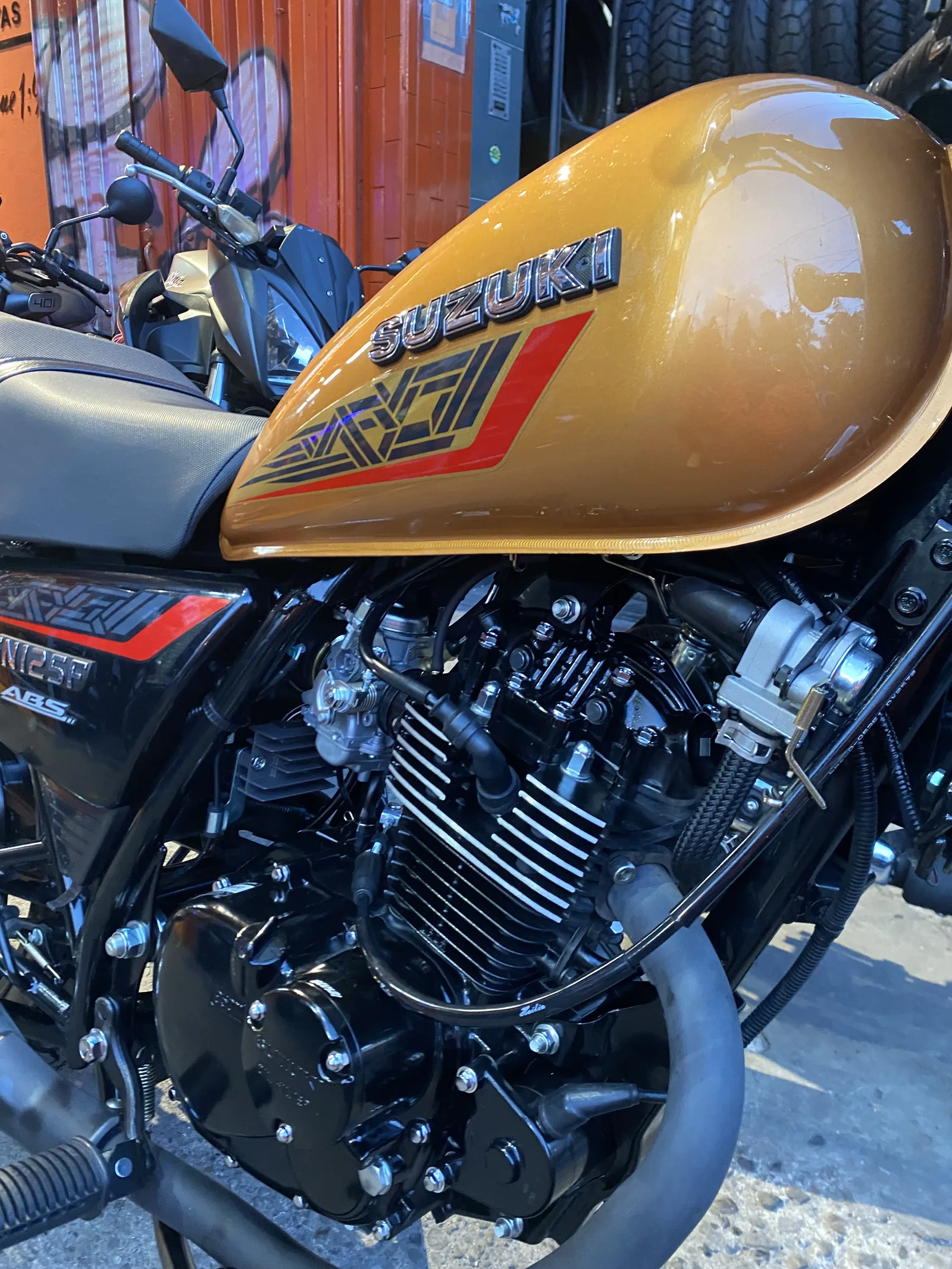 SUZUKI GN foto 6