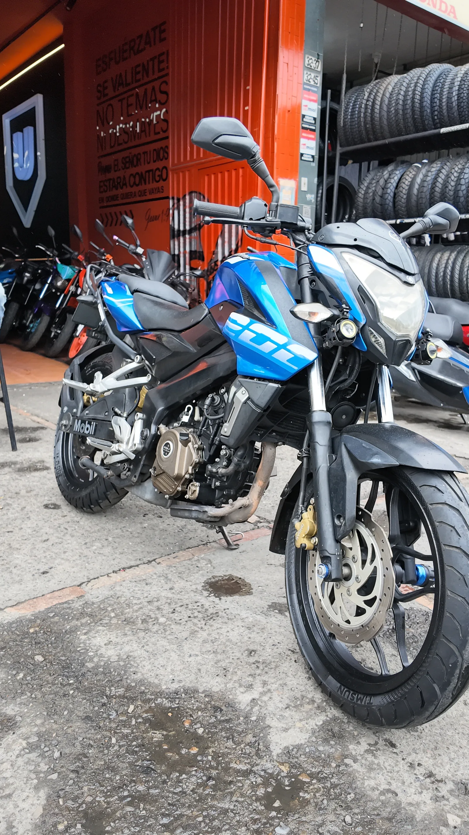 BAJAJ PULSAR 200 NS PULSARMANIA foto 1