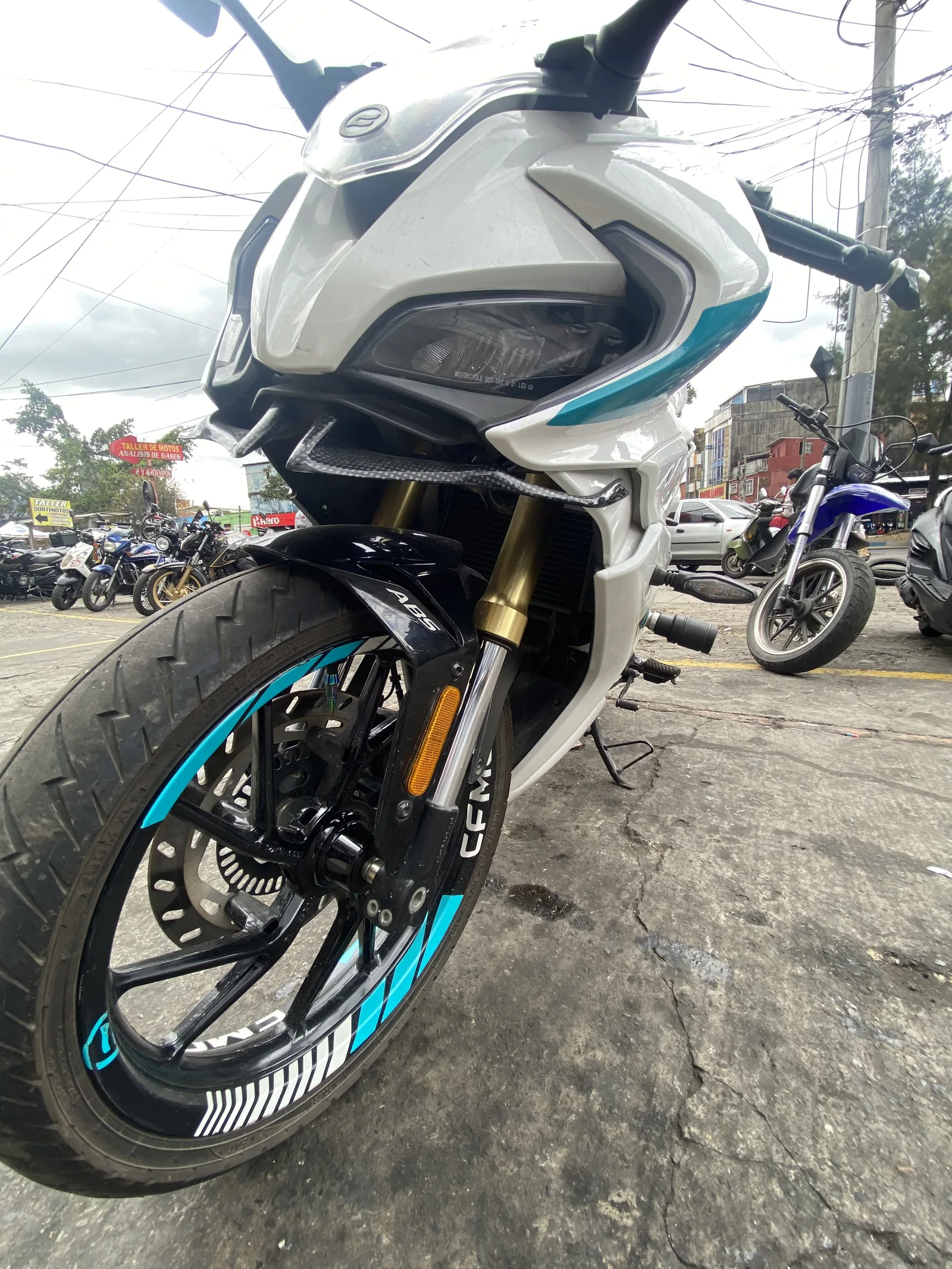 CFMOTO CF250-6F foto 2