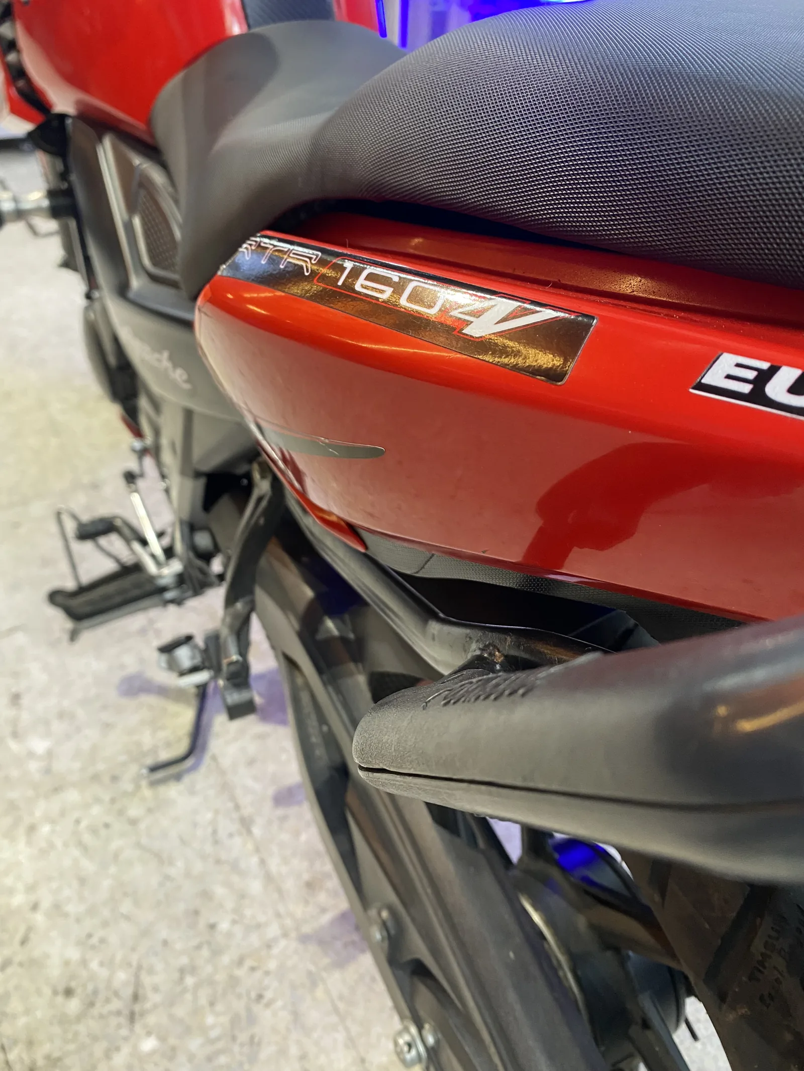 TVS APACHE RTR foto 4
