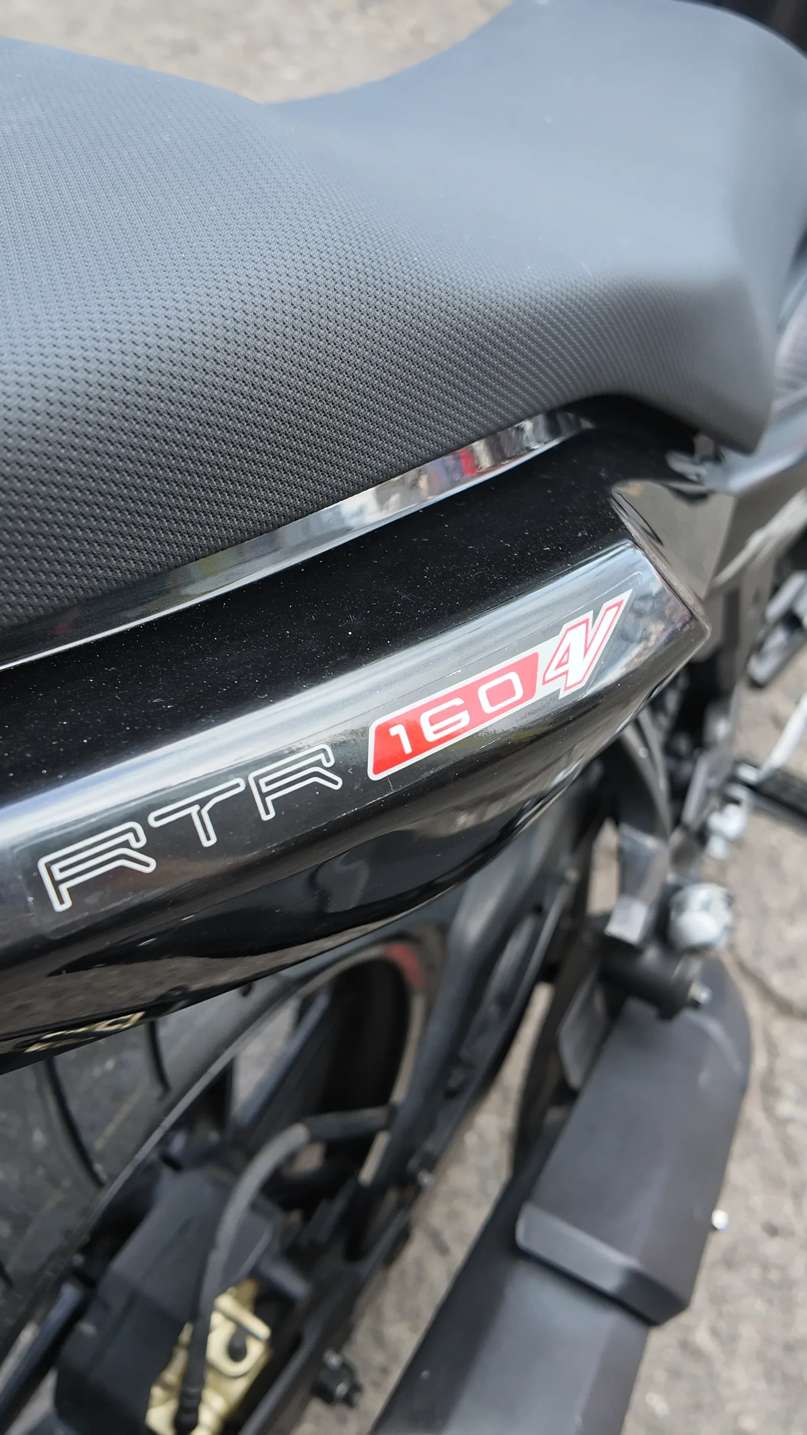 TVS APACHE 4V foto 4