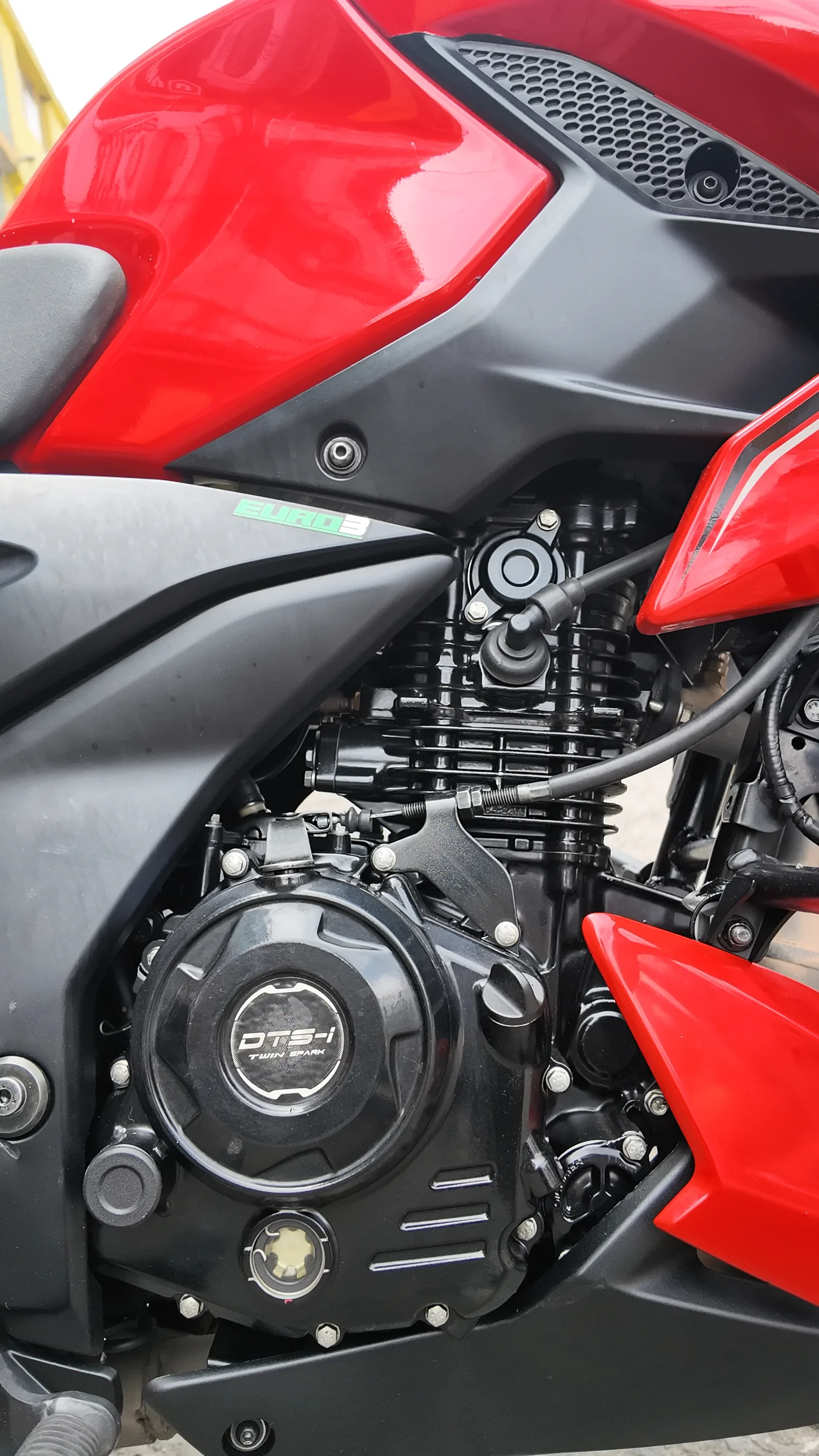 BAJAJ N160 foto 4