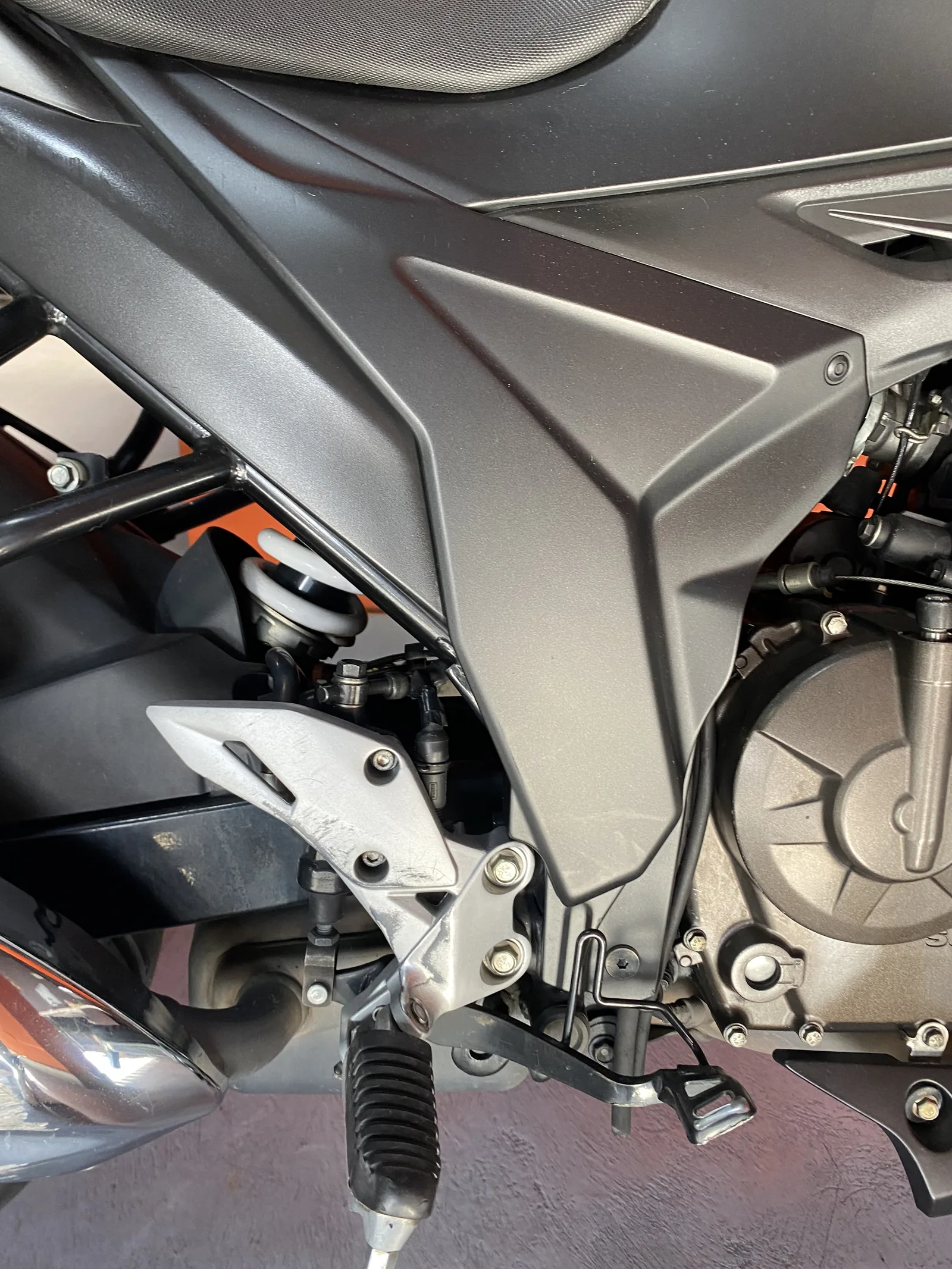 SUZUKI GIXXER foto 2