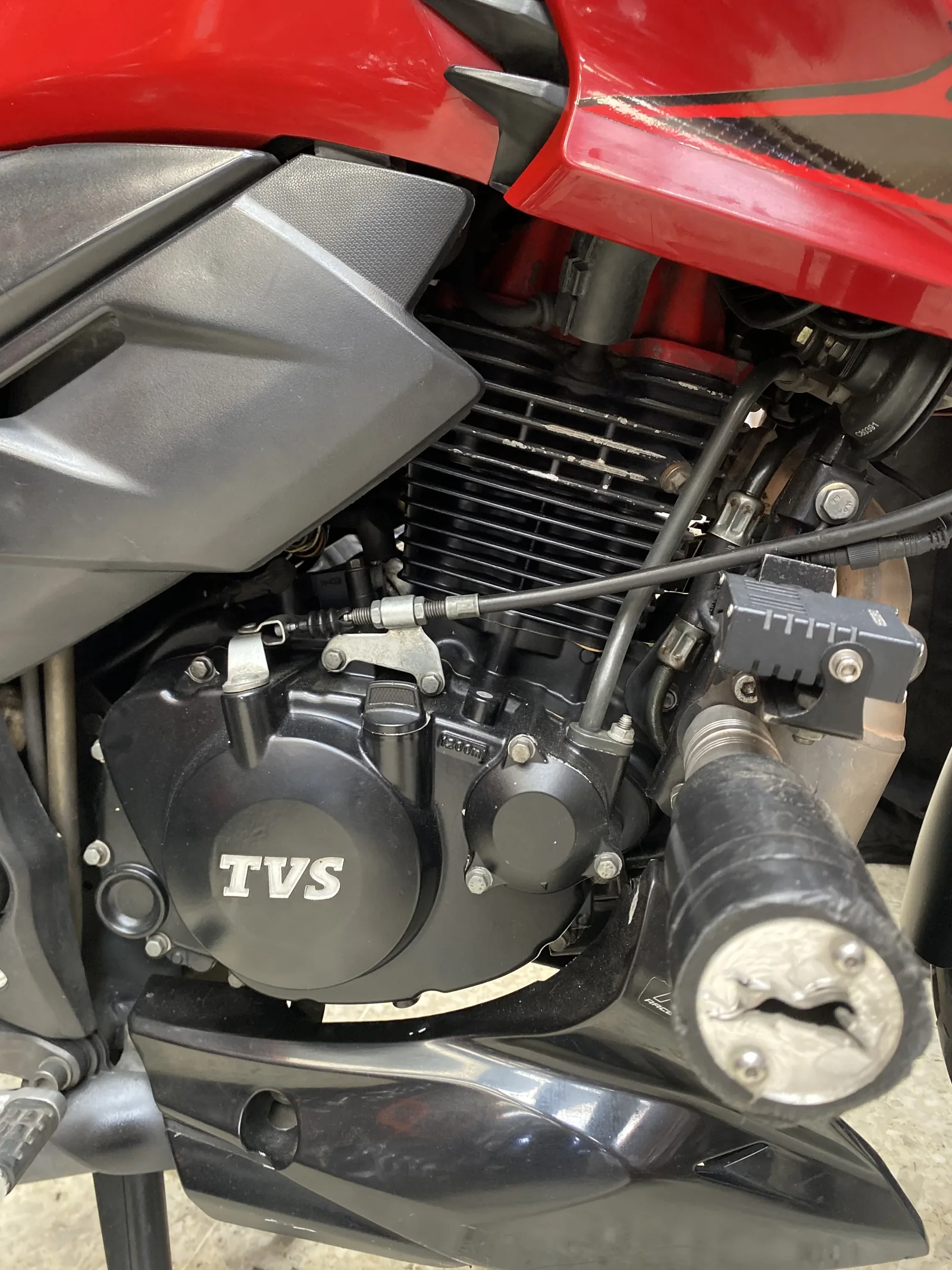 TVS APACHE foto 2