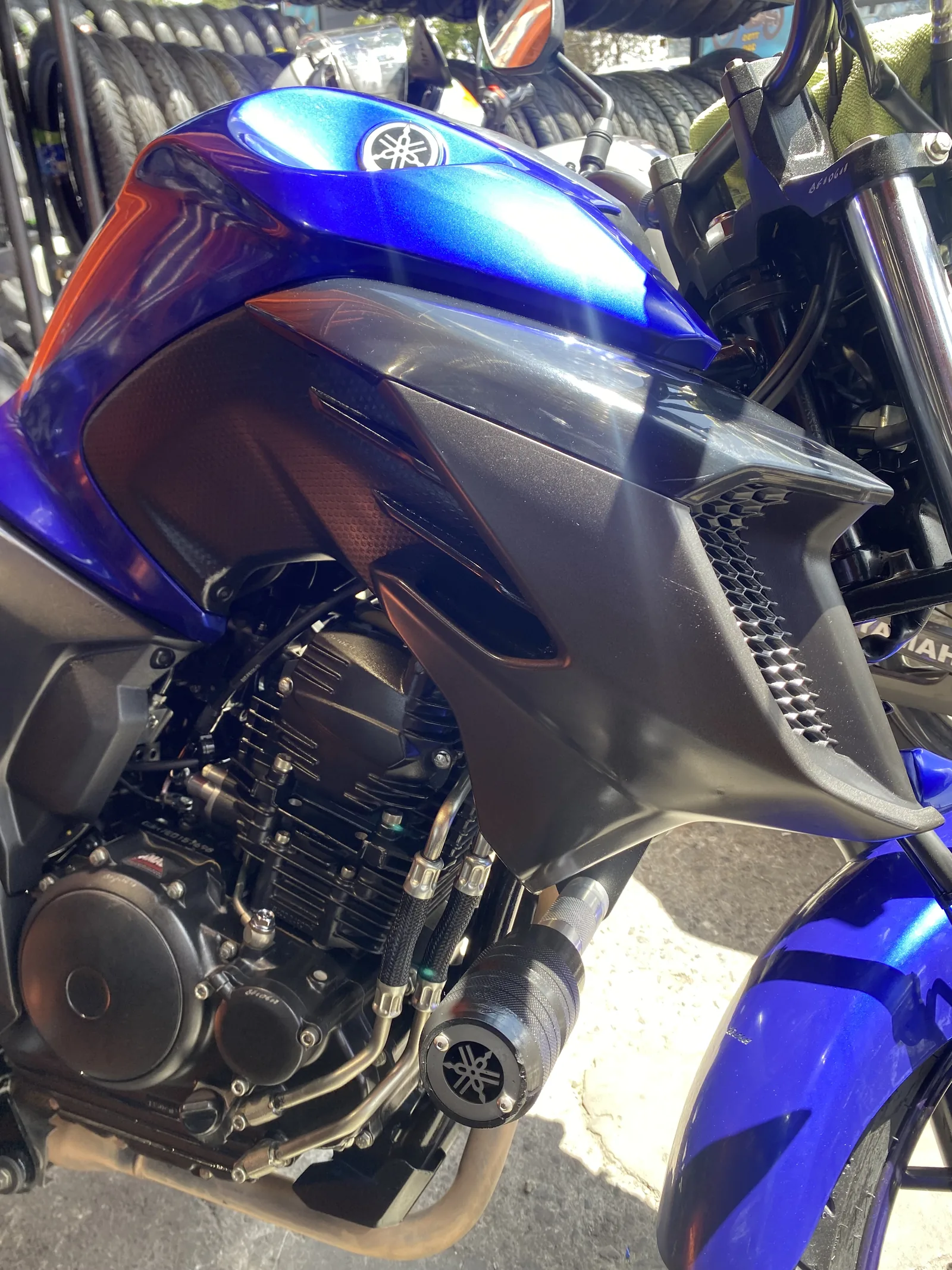 YAMAHA FZ250 foto 2