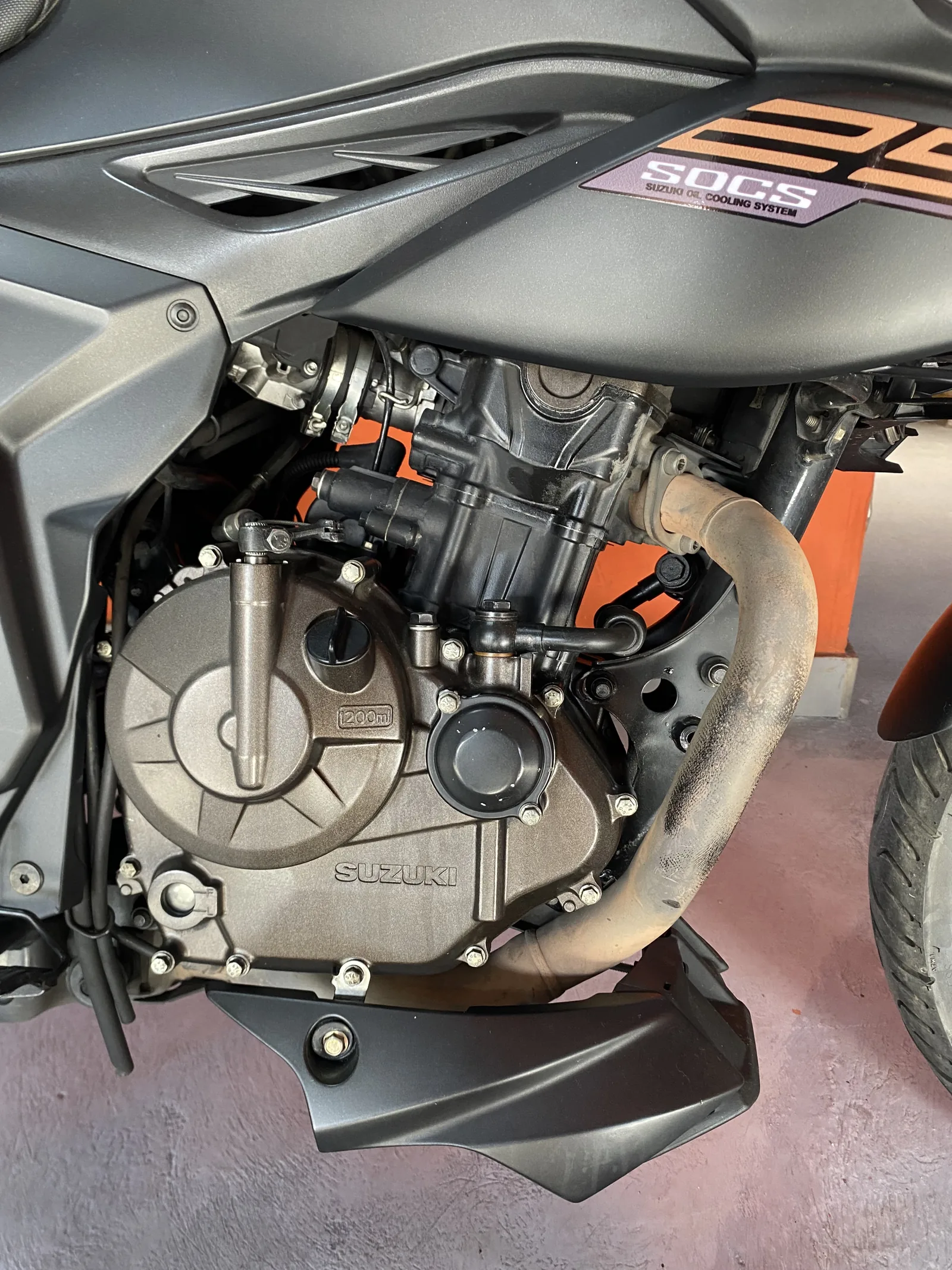 SUZUKI GIXXER foto 1
