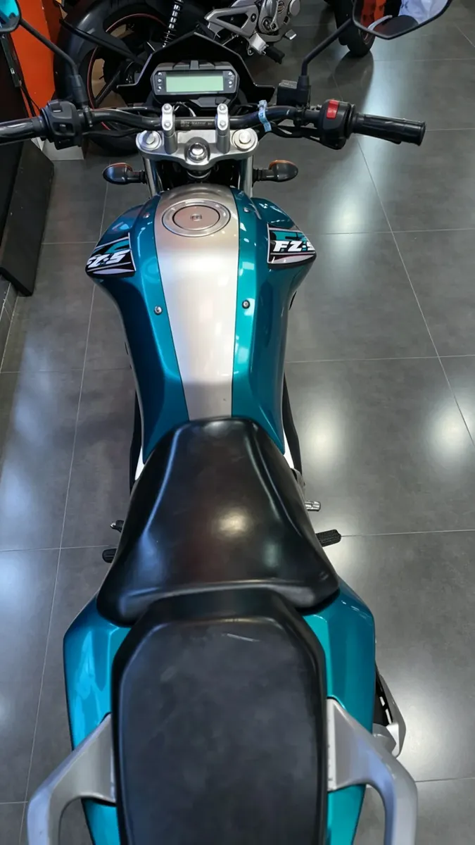 YAMAHA FZ-S foto 2
