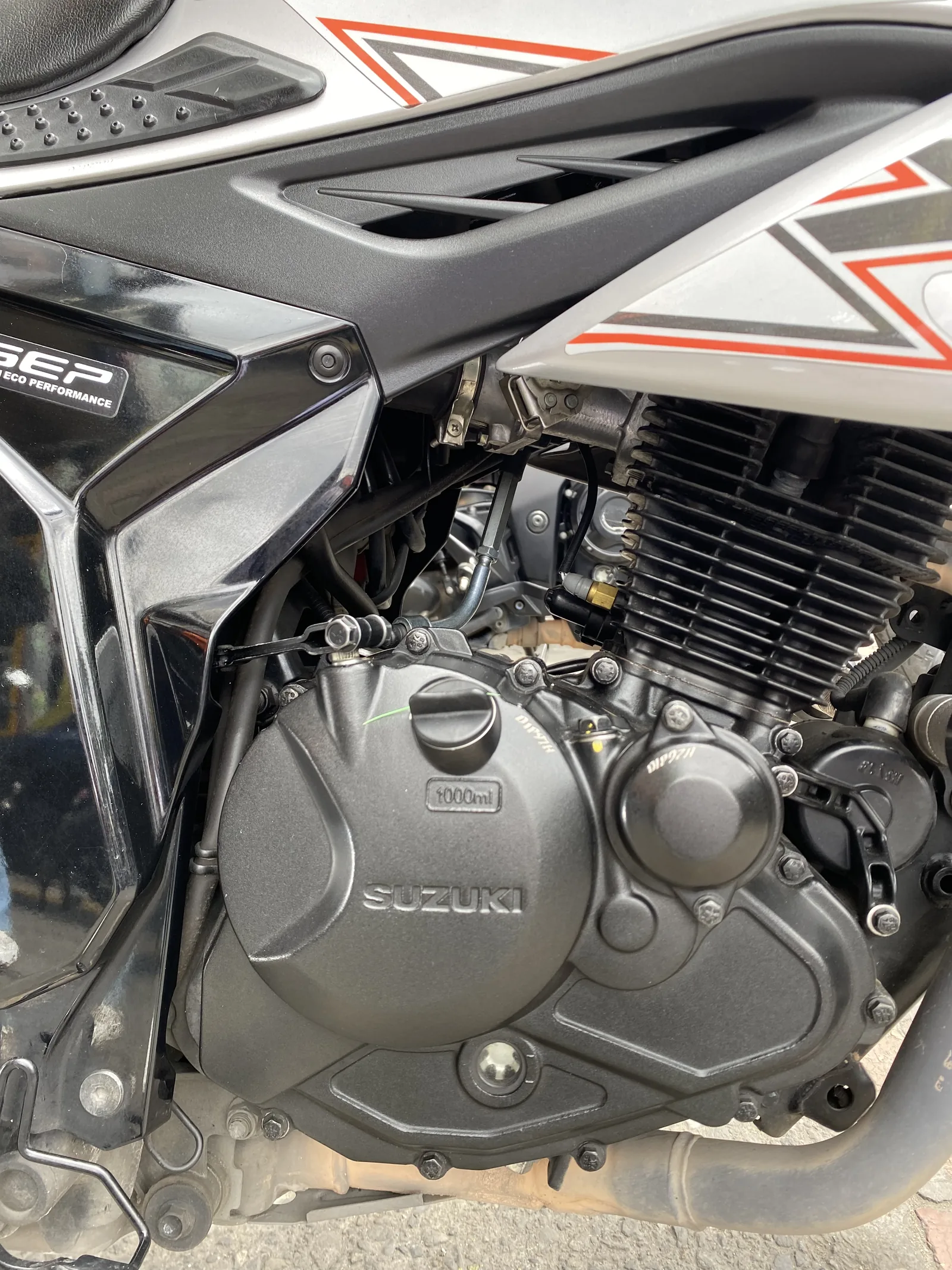 SUZUKI GIXXER FI foto 7