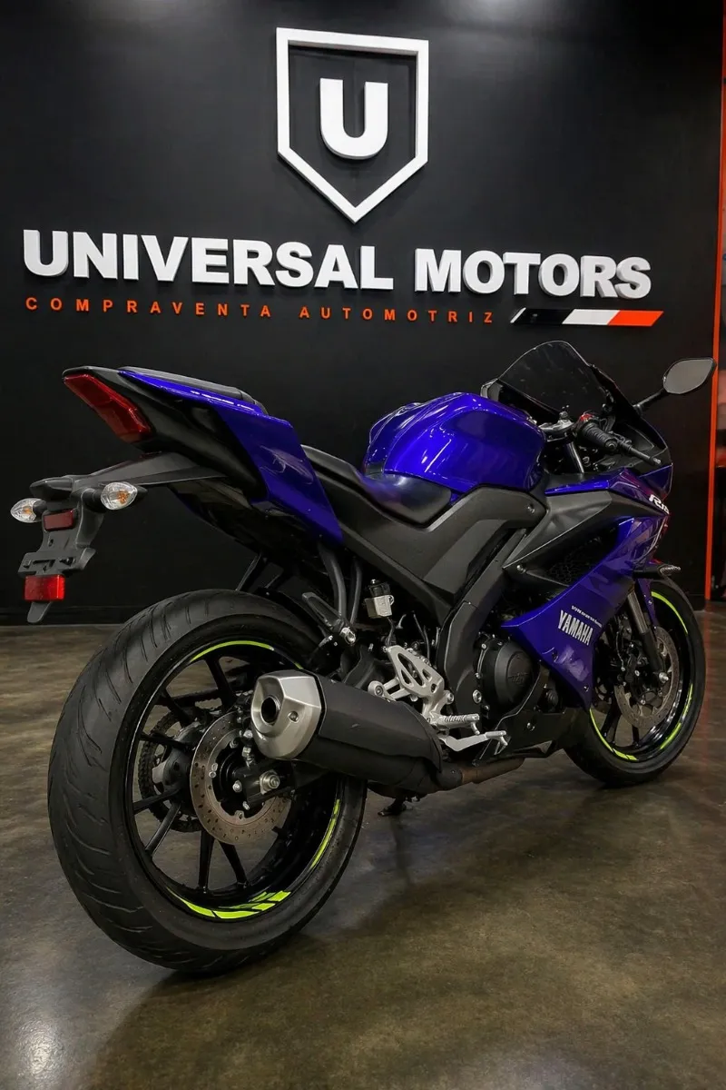 YAMAHA YZF-R15 foto 10