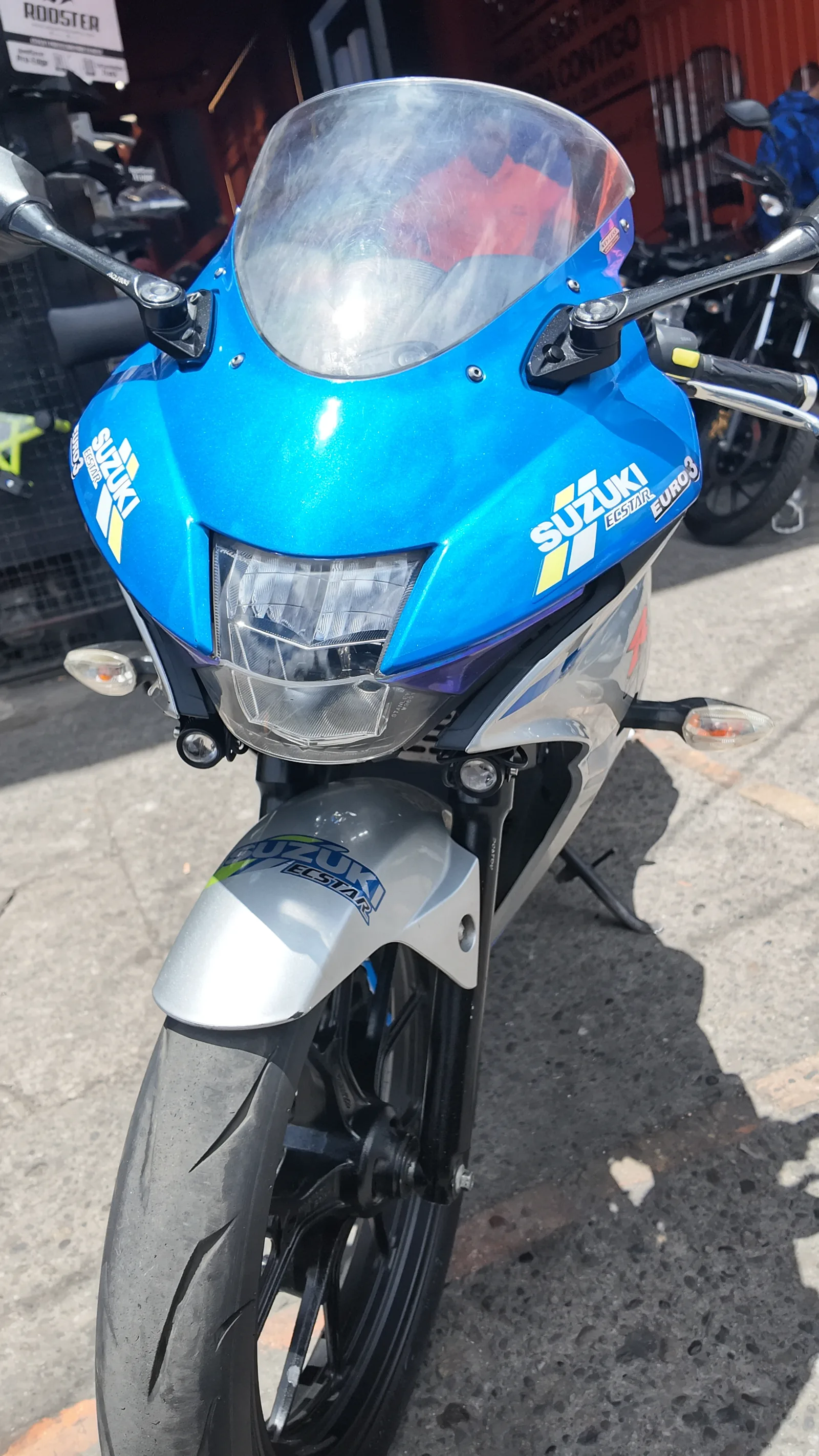 SUZUKI GSX150 foto 3