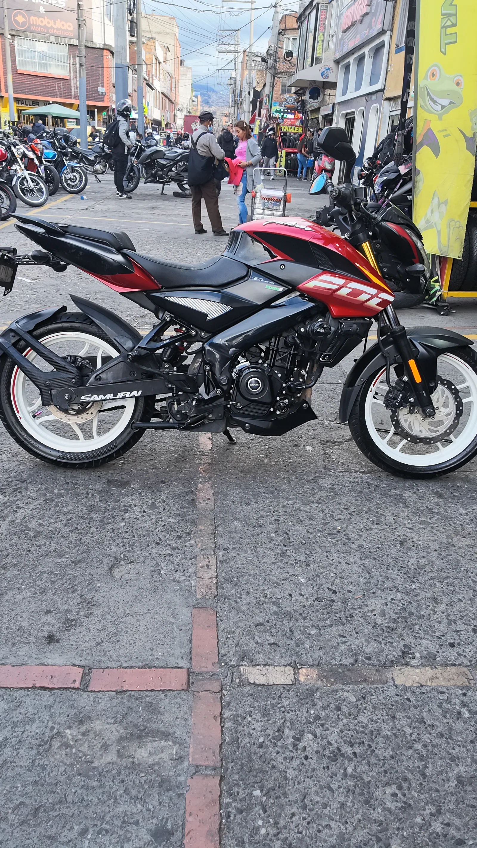 BAJAJ NS200 foto 8