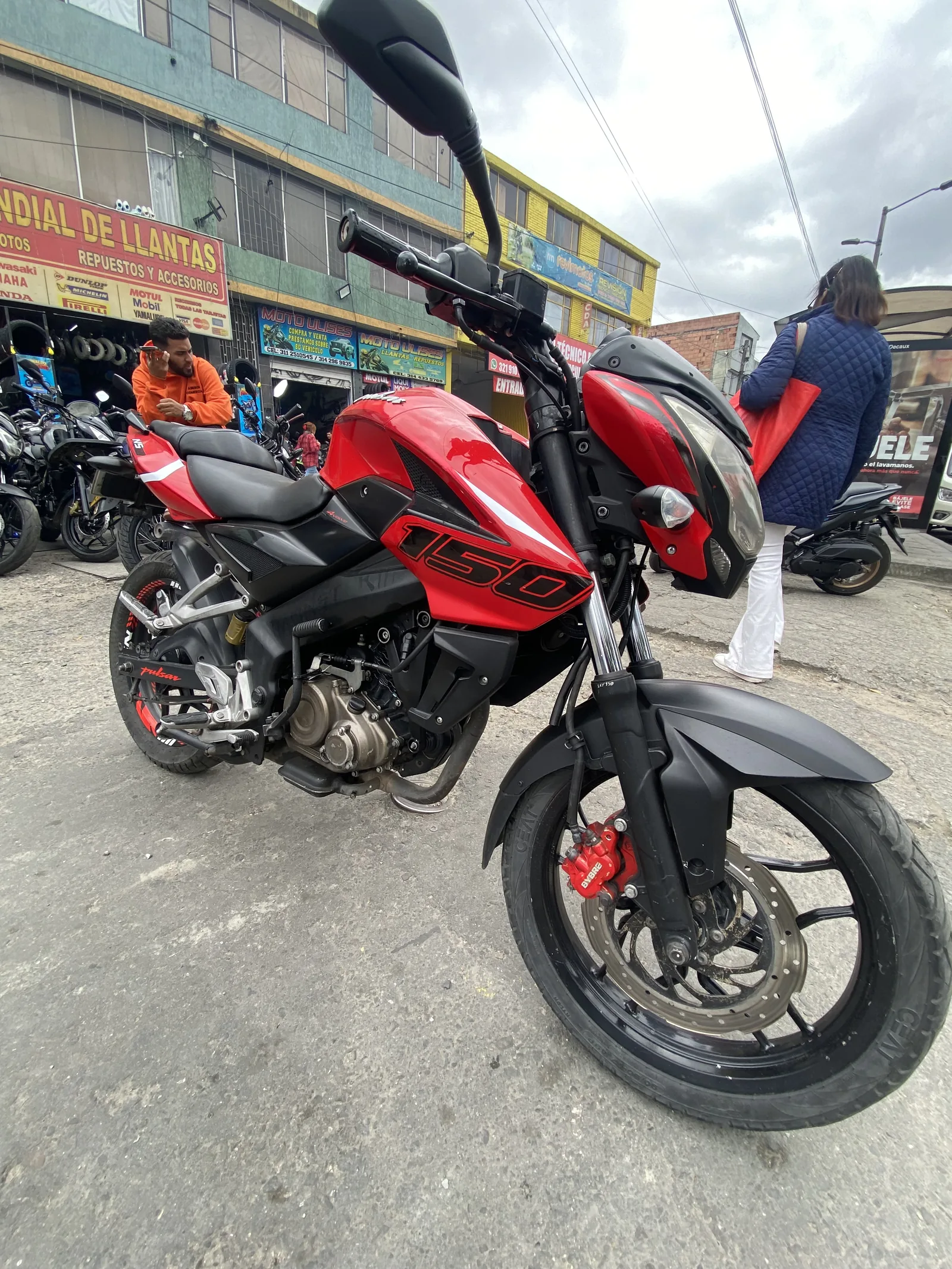 BAJAJ PULSAR NS foto 1
