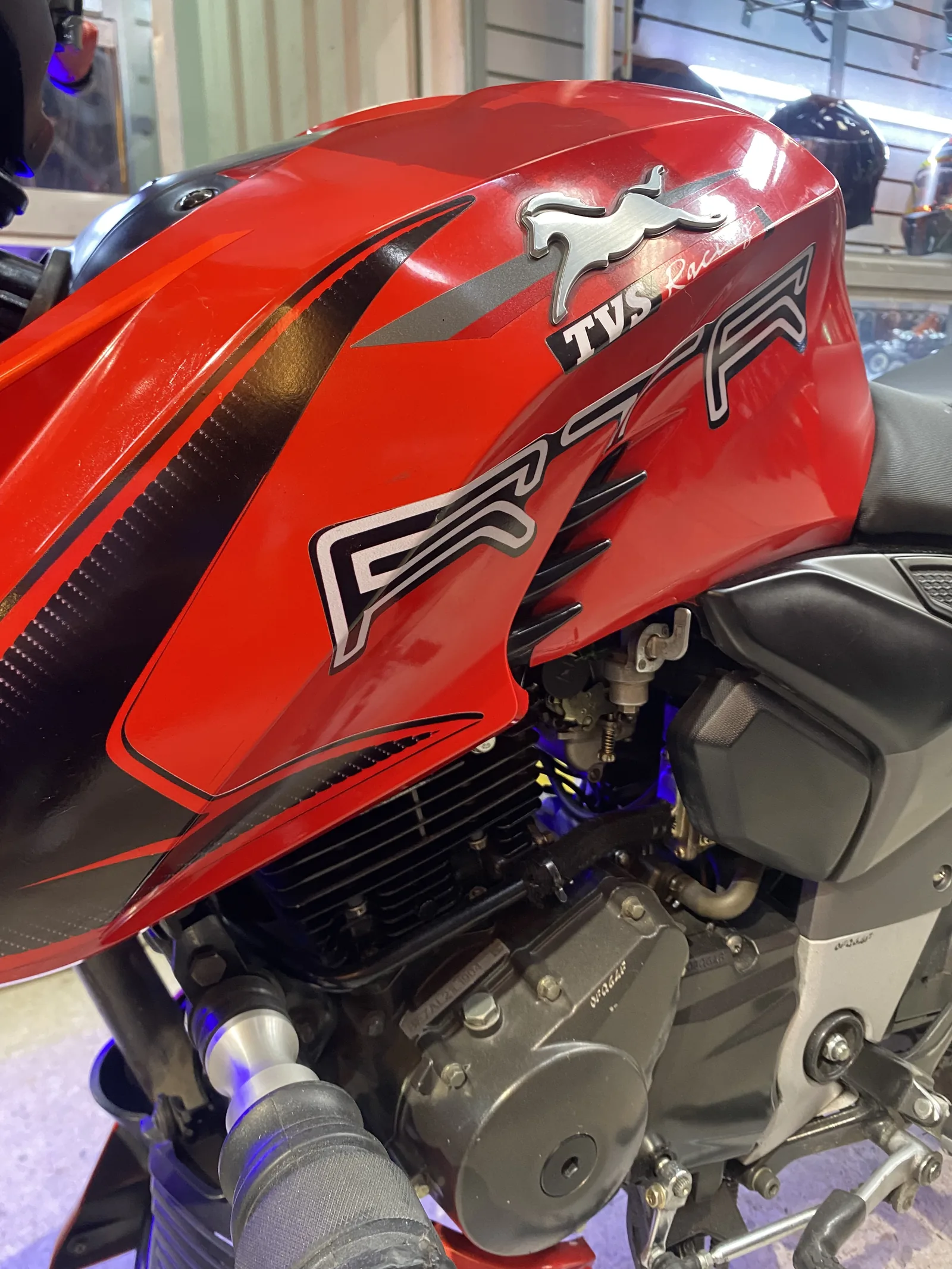 TVS APACHE RTR foto 1