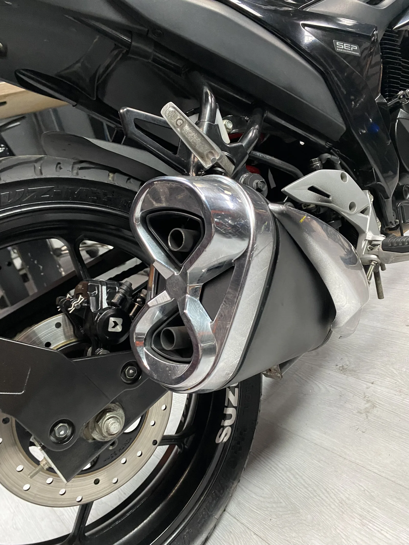 SUZUKI GIXXER FI foto 5
