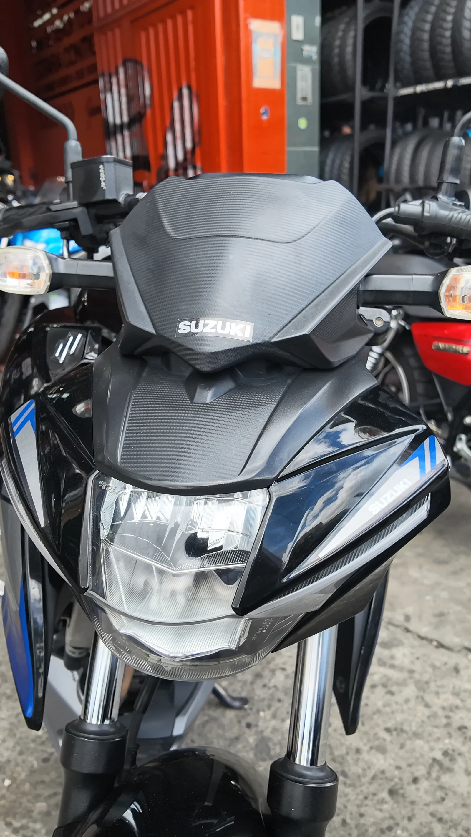 SUZUKI GSX-S foto 8