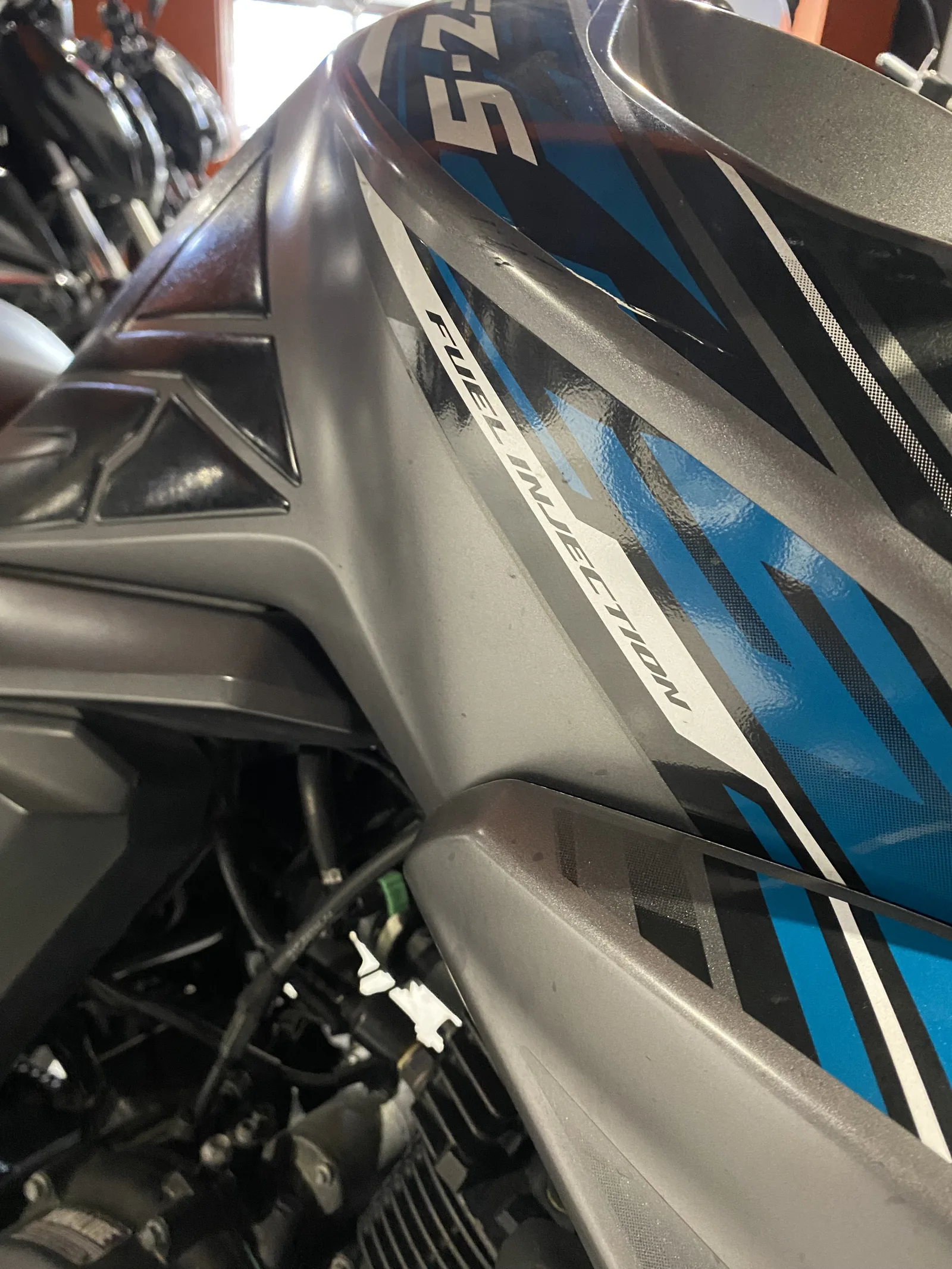 YAMAHA FZ foto 4