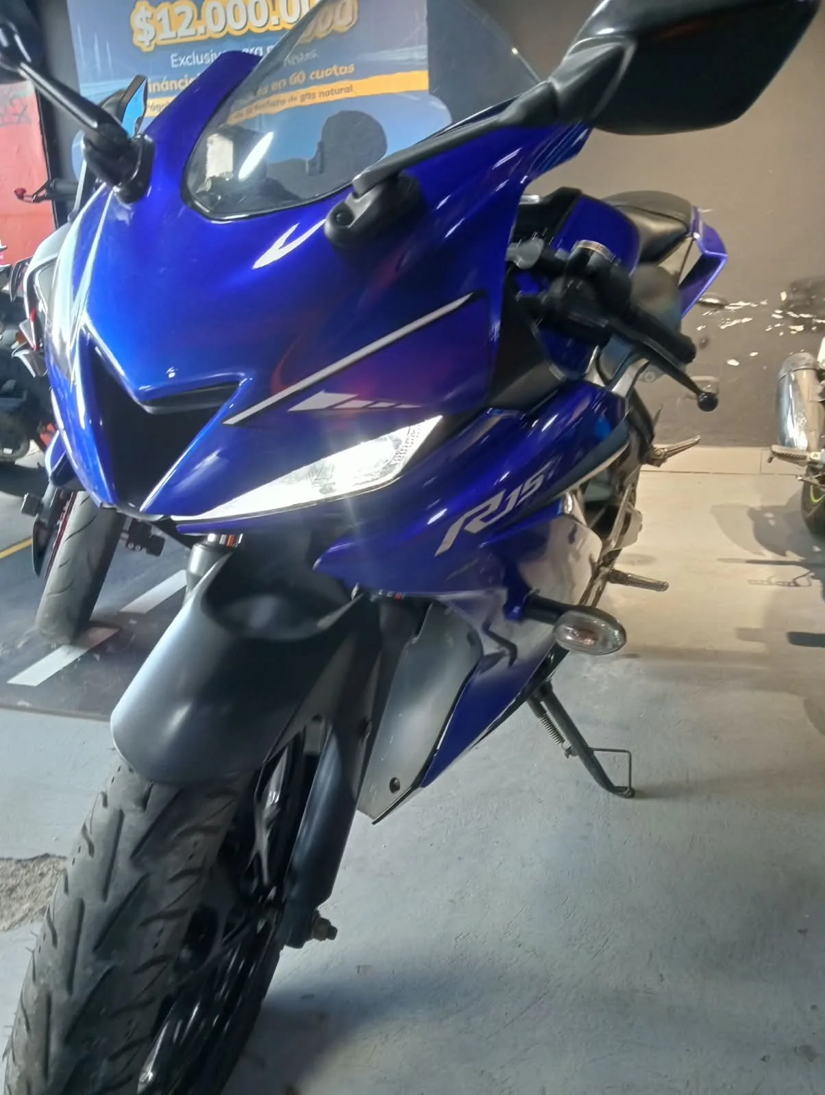 YAMAHA YZF-R15 foto 4