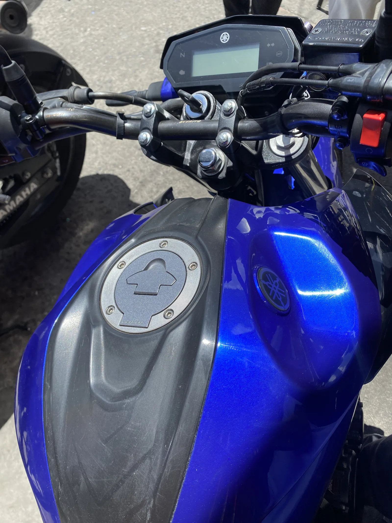 YAMAHA FZ250 foto 3