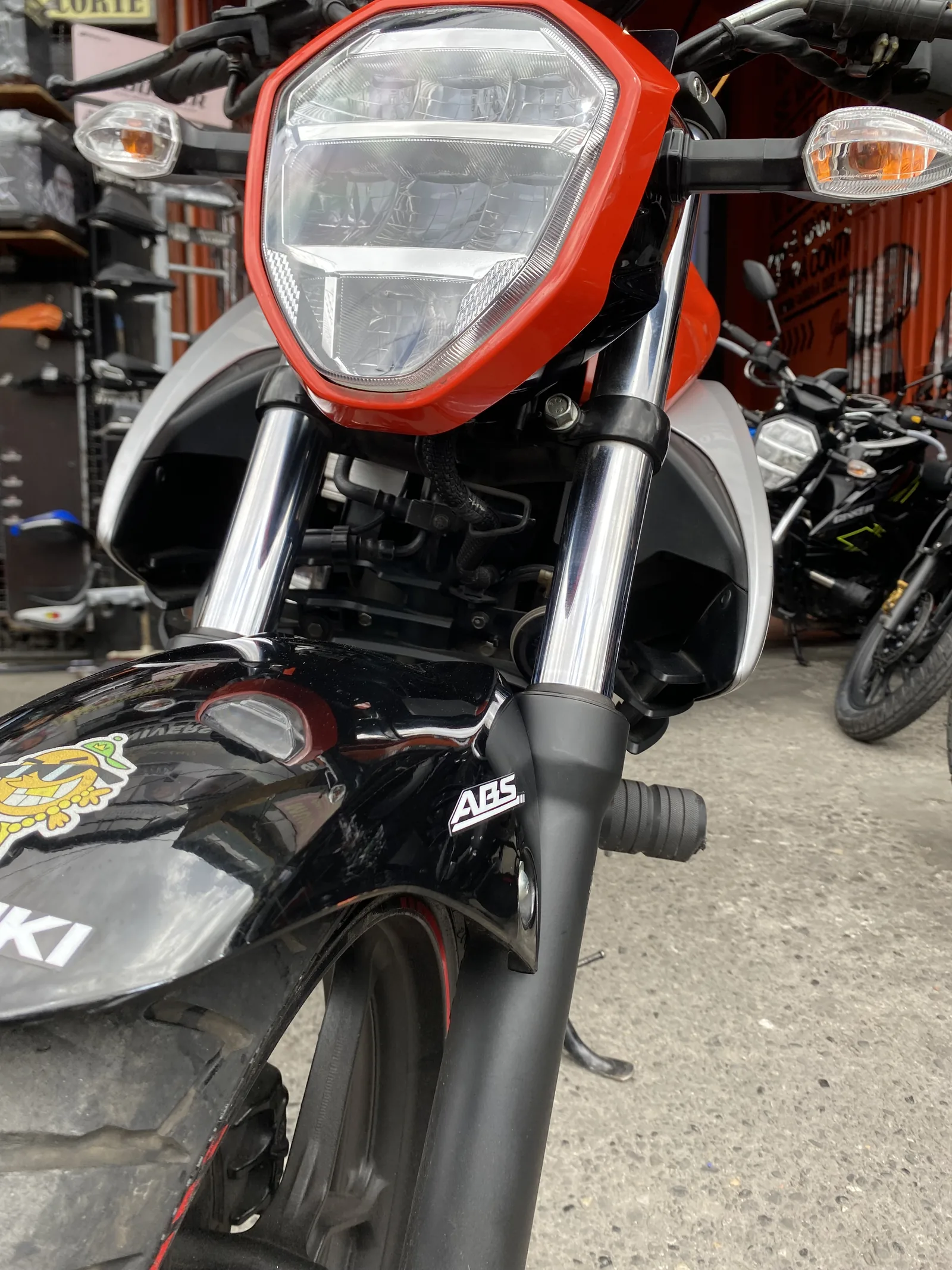 SUZUKI GIXXER FI foto 10