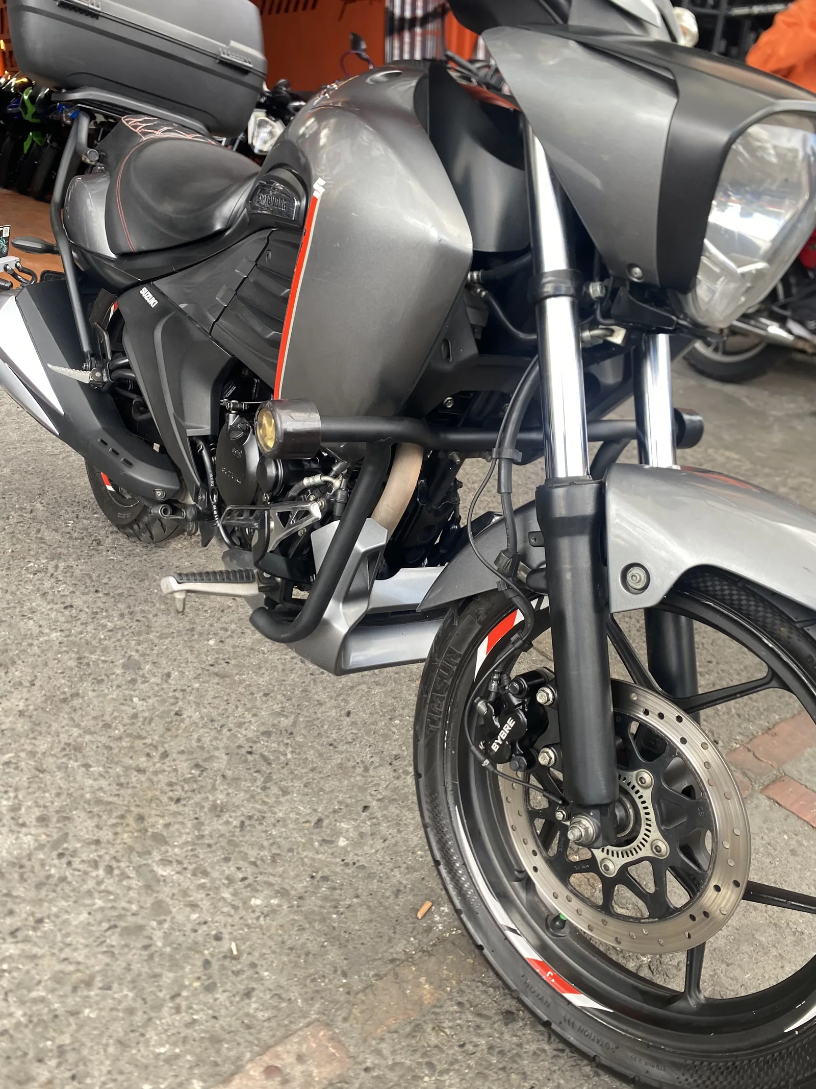 SUZUKI INTRUDER foto 2