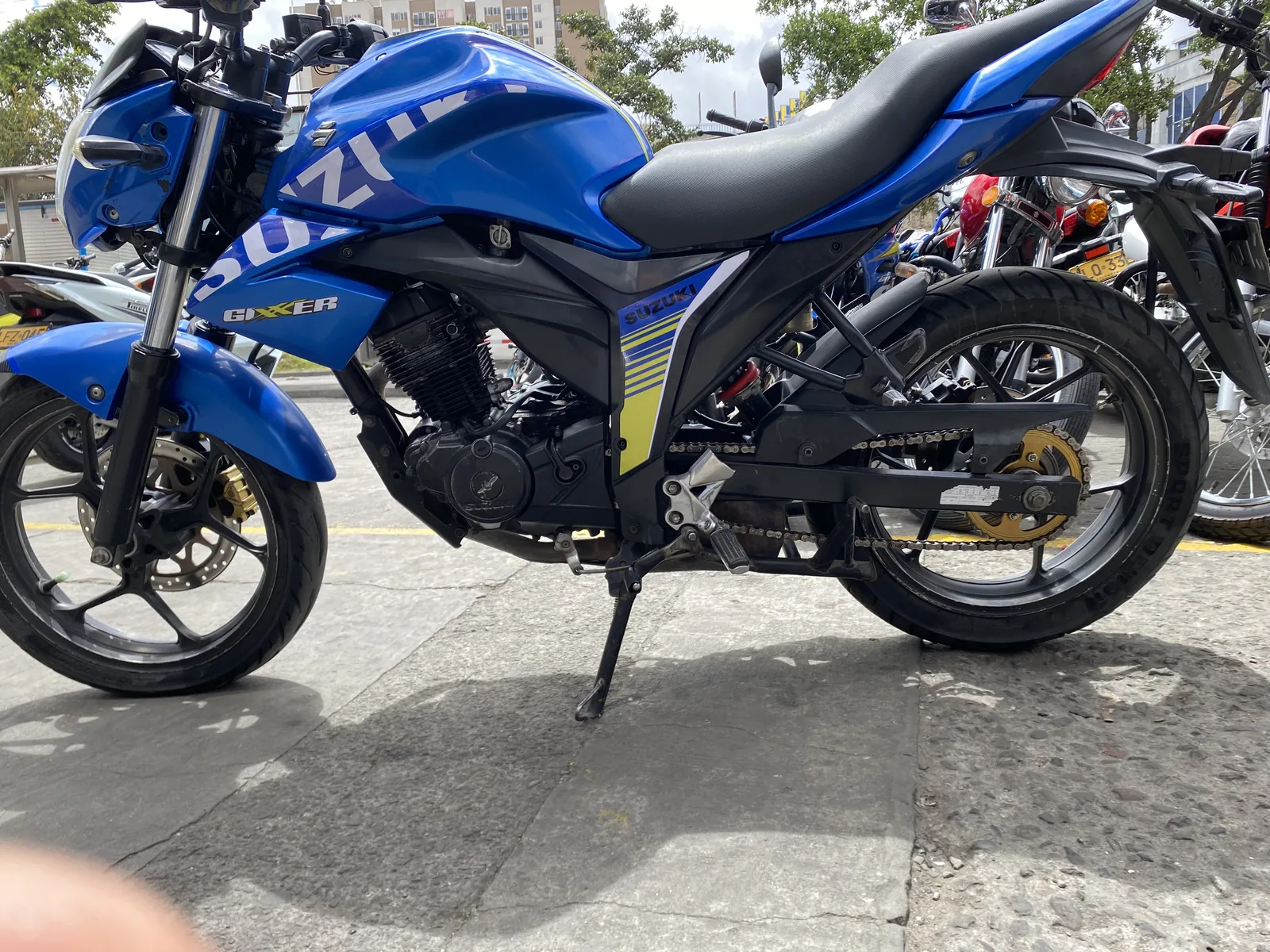 SUZUKI GIXXER 150 foto 9