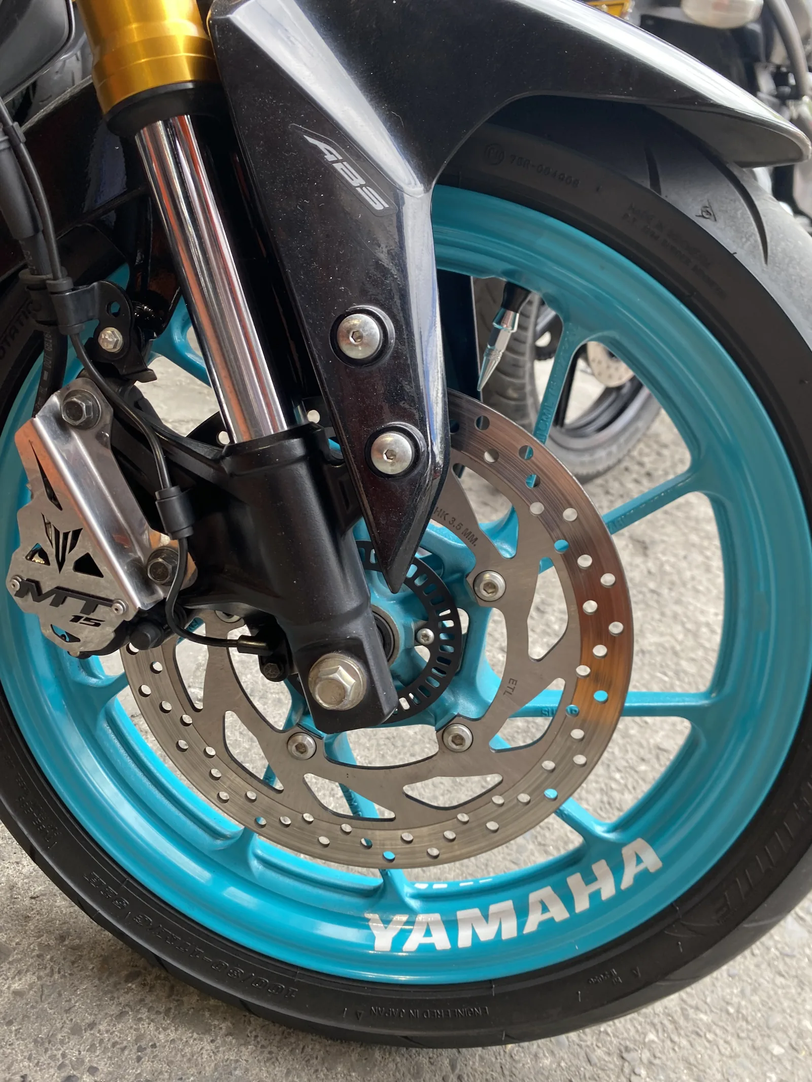 YAMAHA MT 15 foto 2