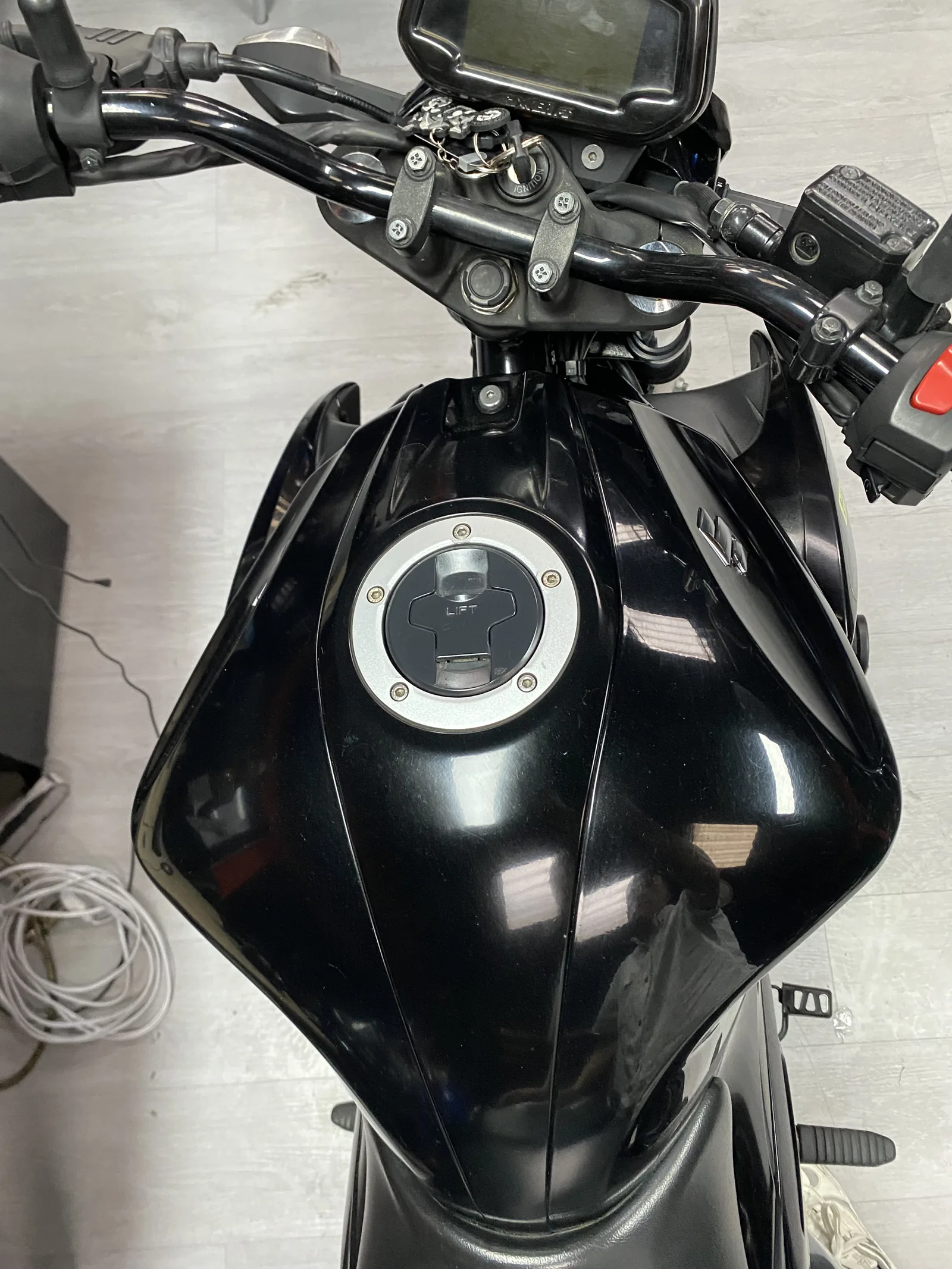 SUZUKI GIXXER FI foto 10