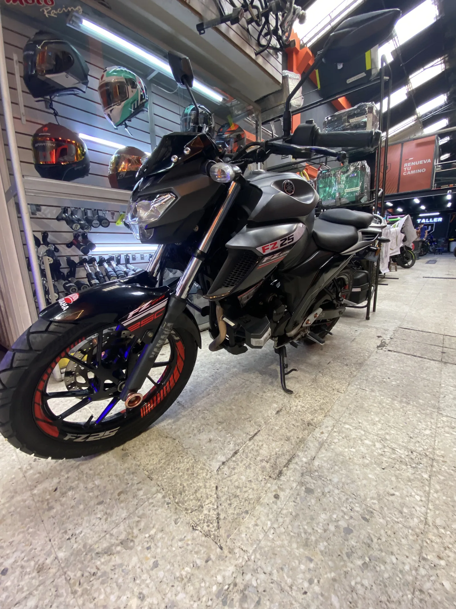 YAMAHA FZ 25 foto 1