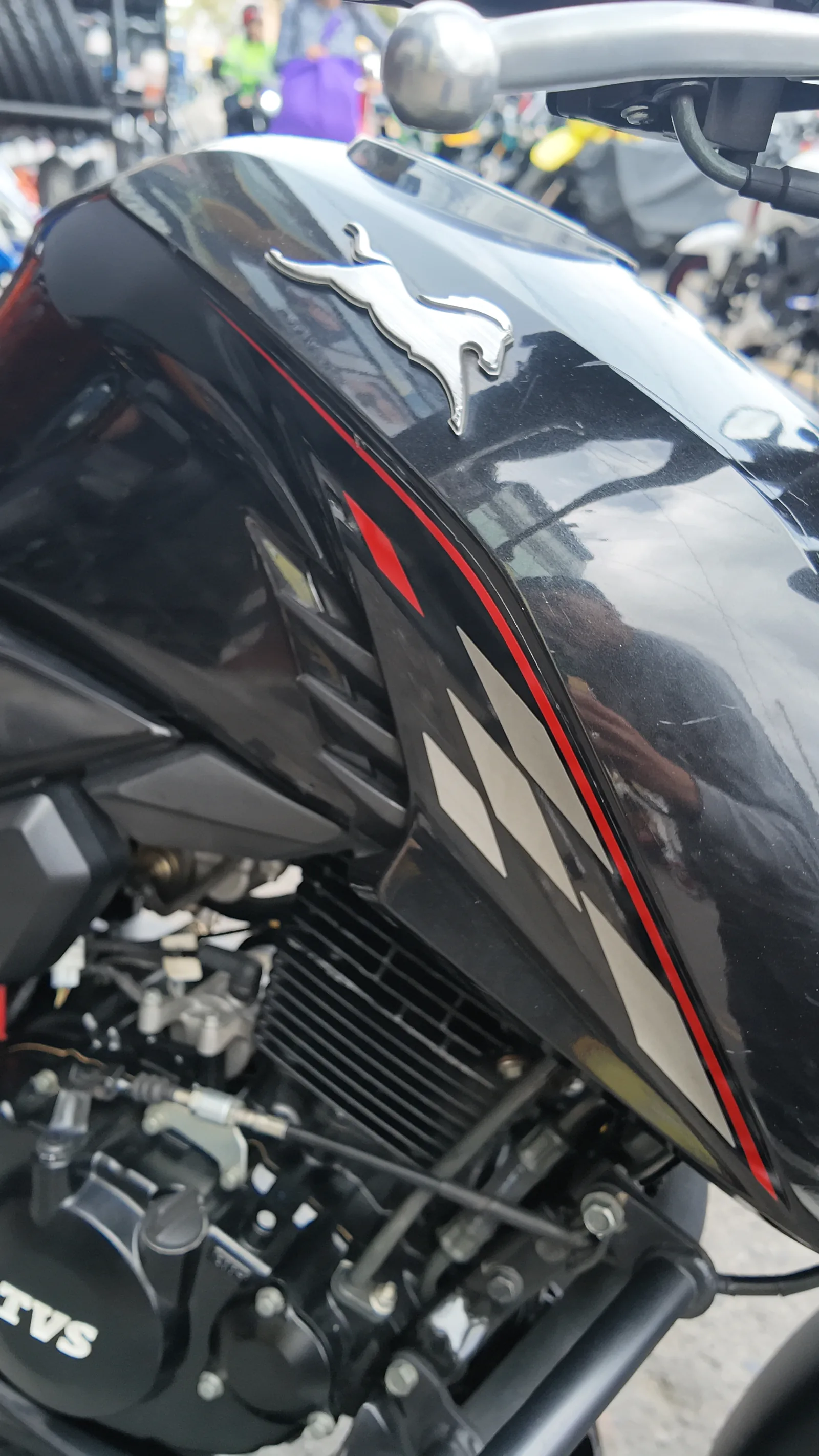 TVS APACHE 4V foto 2