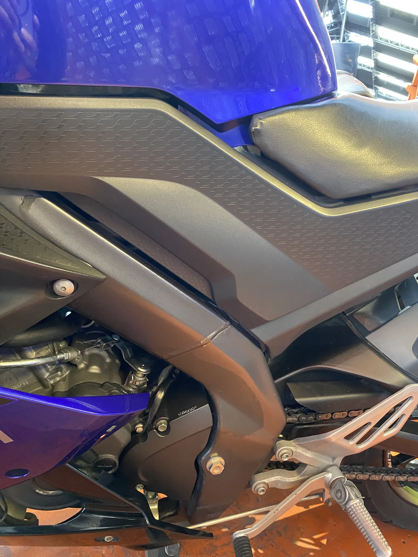 YAMAHA YZF-R15 foto 2