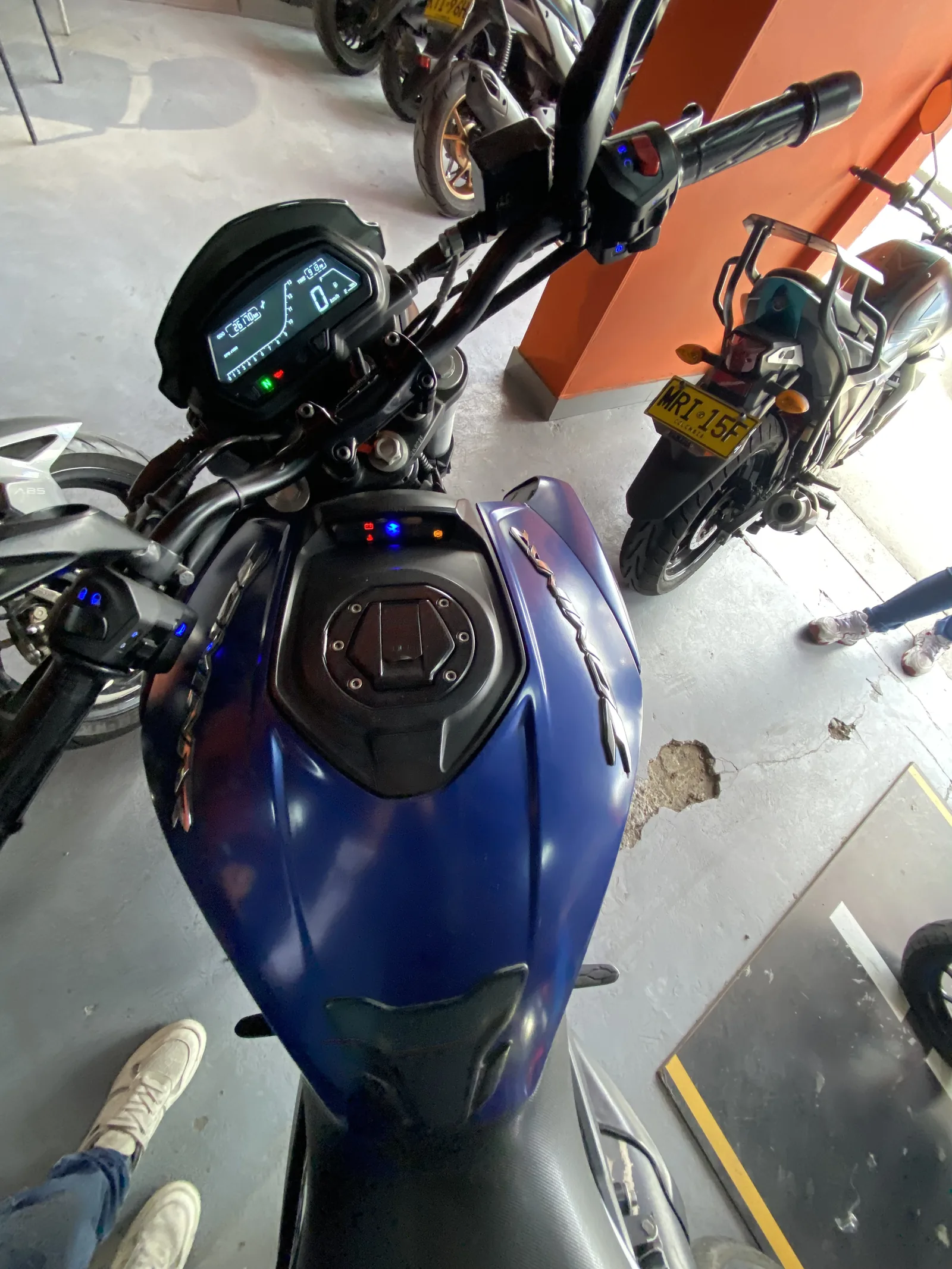 BAJAJ DOMINAR foto 6