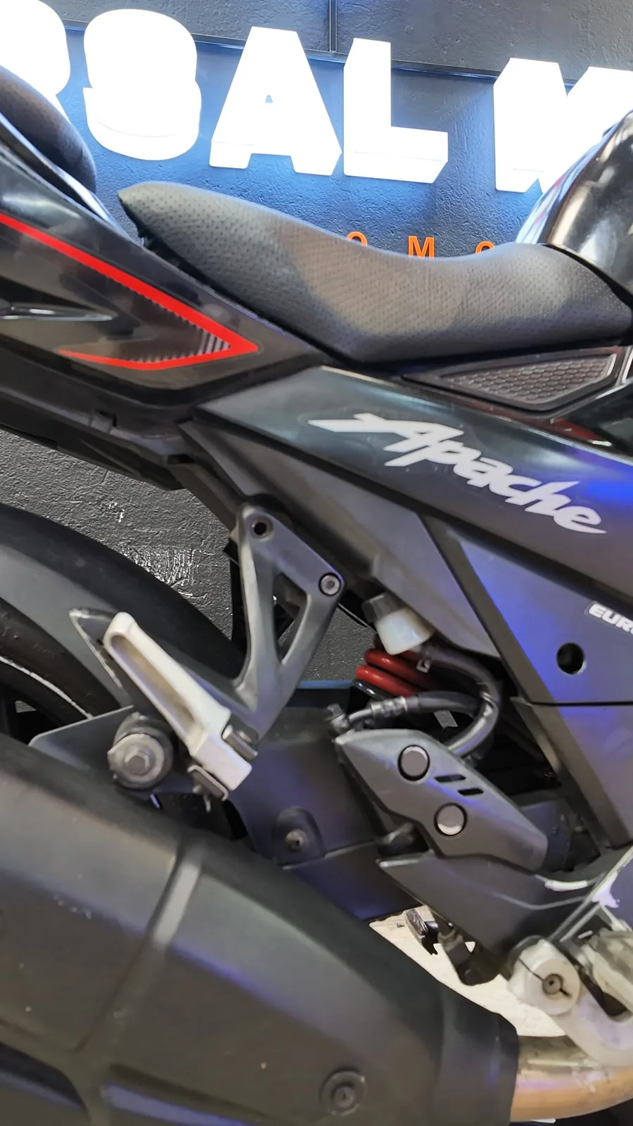 TVS APACHE 4V foto 2