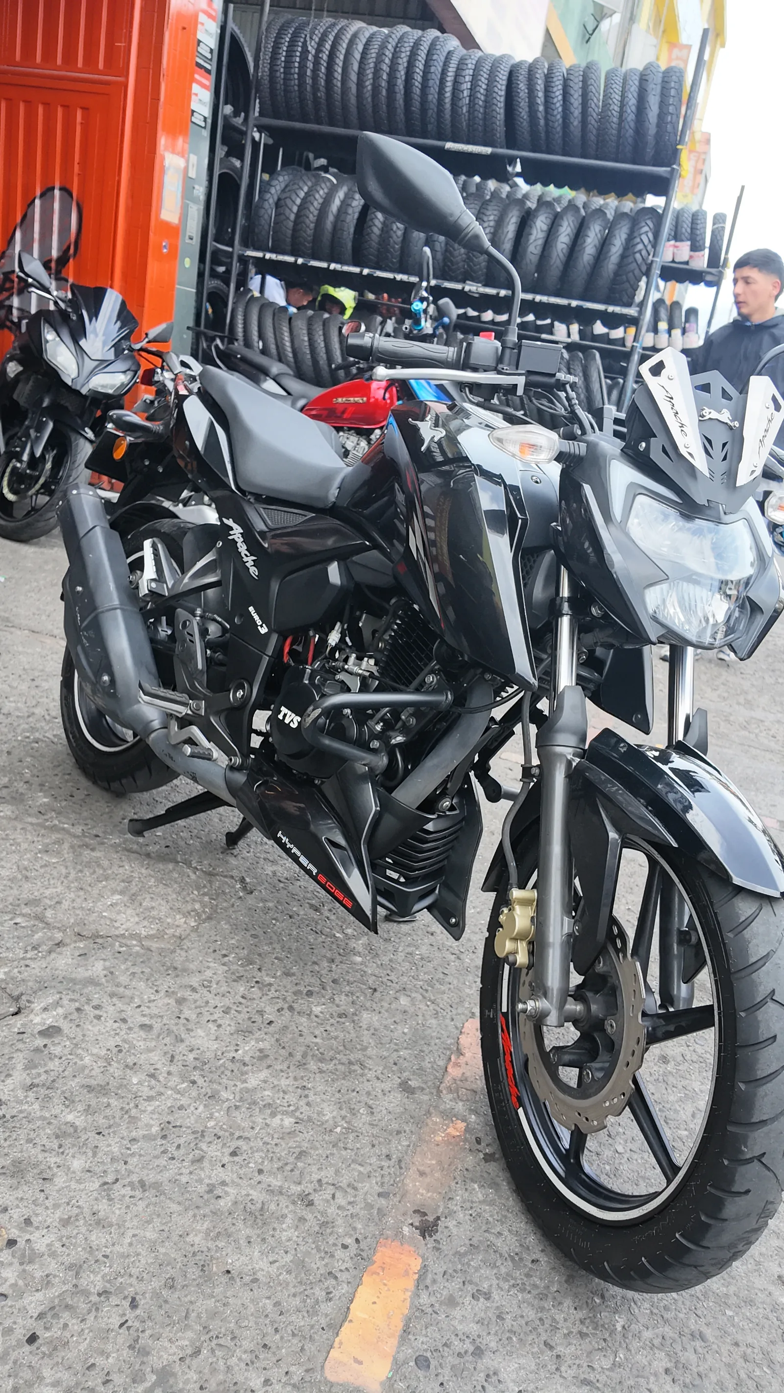 TVS APACHE 4V foto 8