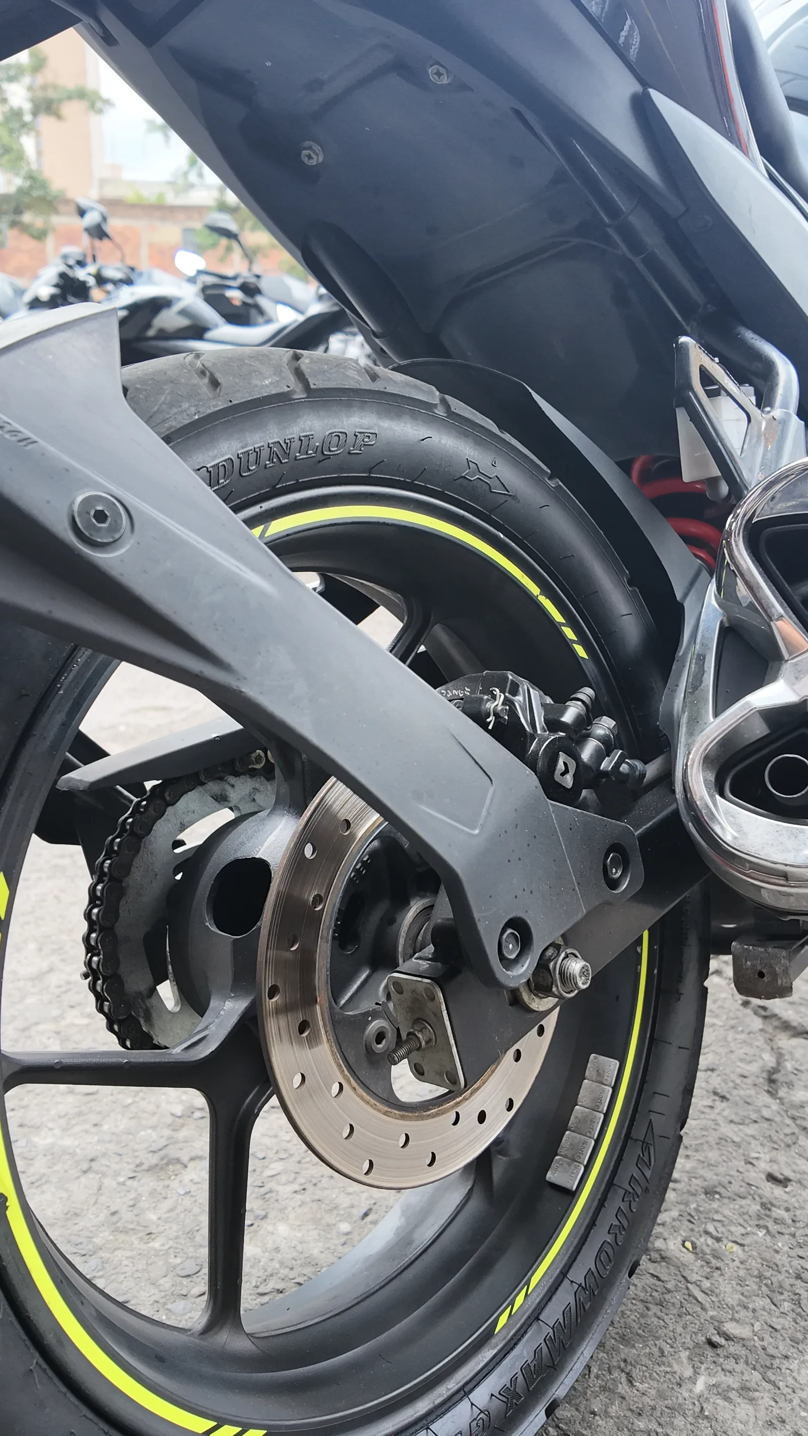 SUZUKI GIXXER foto 5