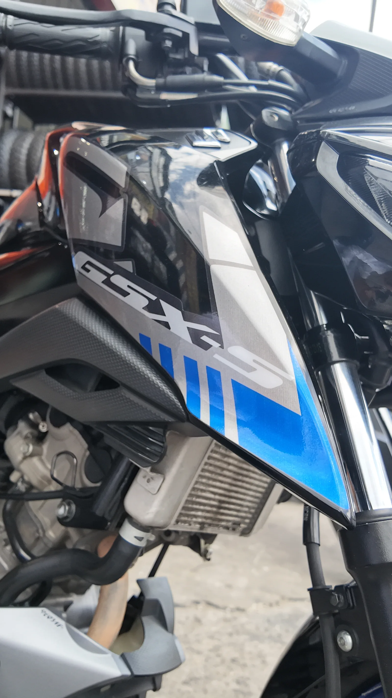 SUZUKI GSX-S foto 7