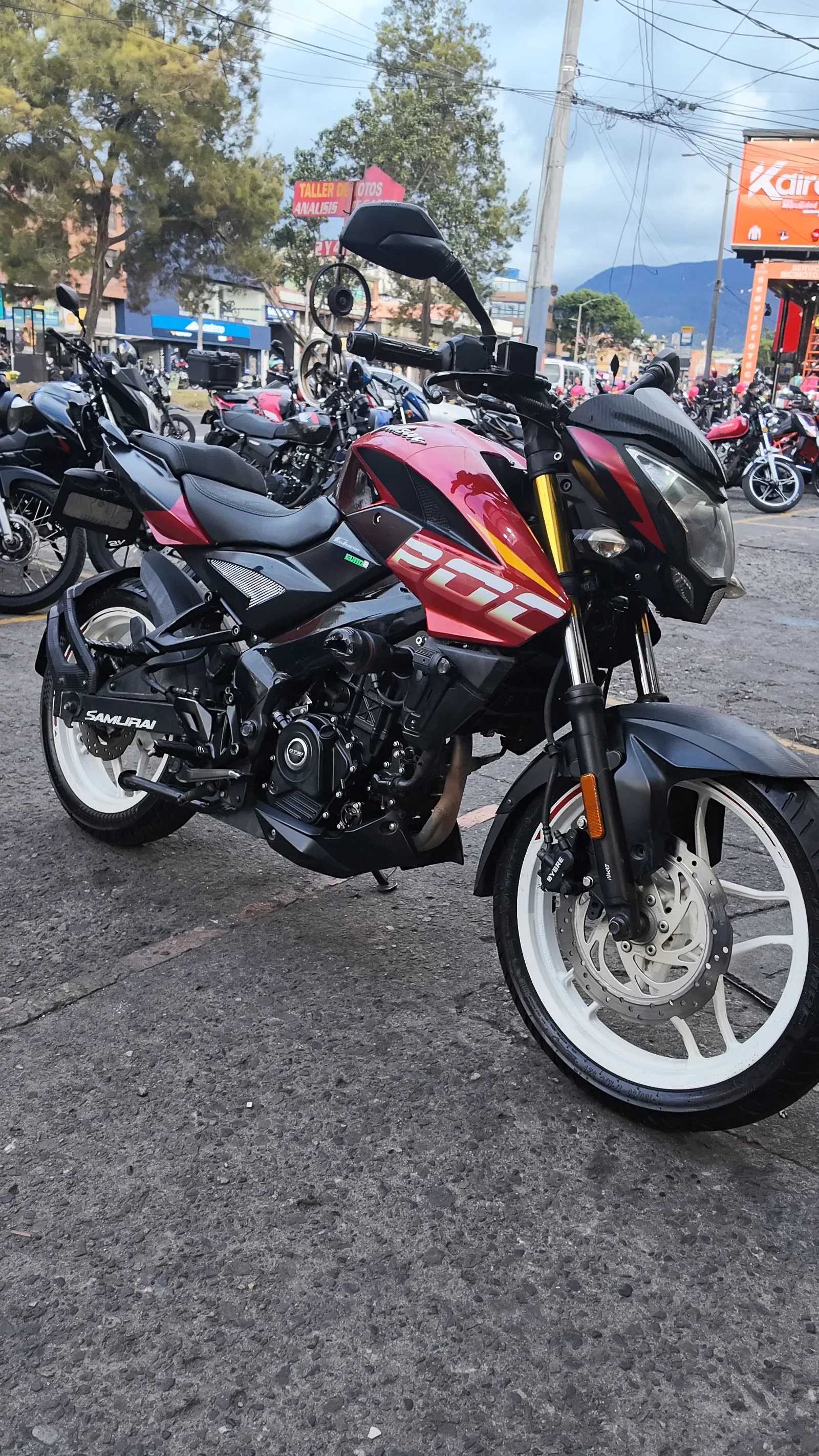 BAJAJ NS200 foto 10