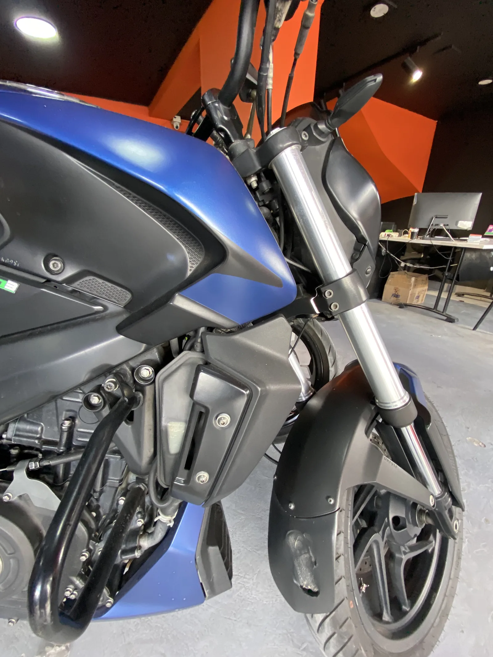 BAJAJ DOMINAR foto 2