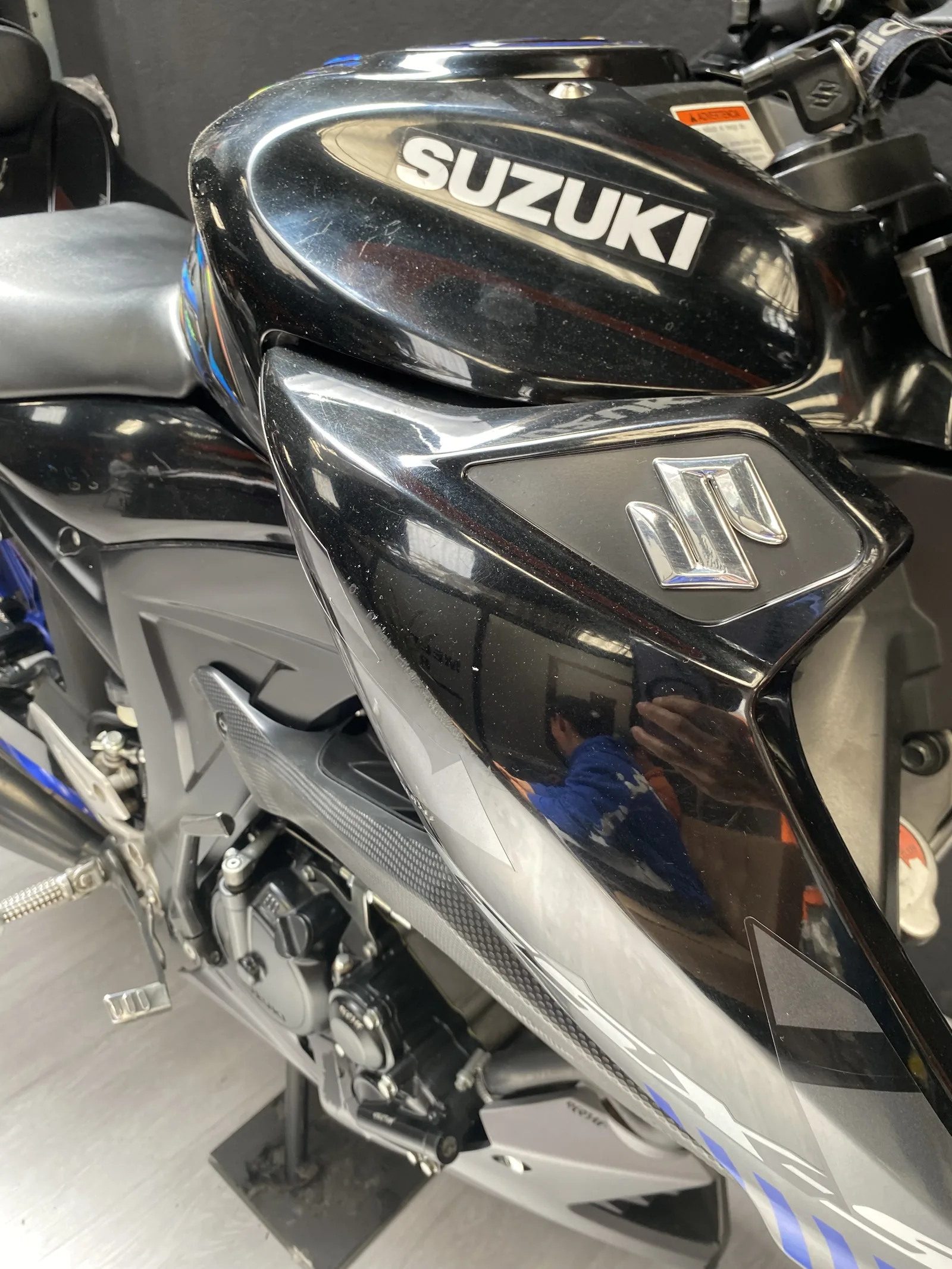 SUZUKI GSX-S foto 3