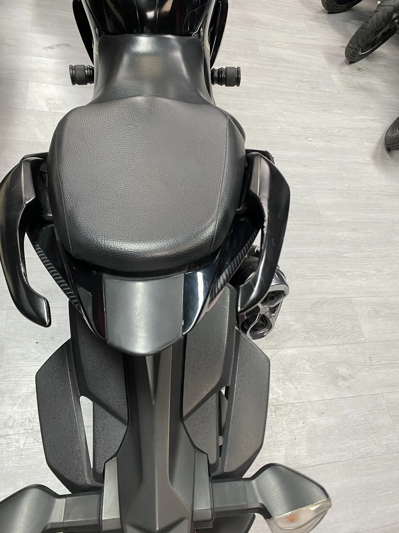 SUZUKI GIXXER FI foto 8