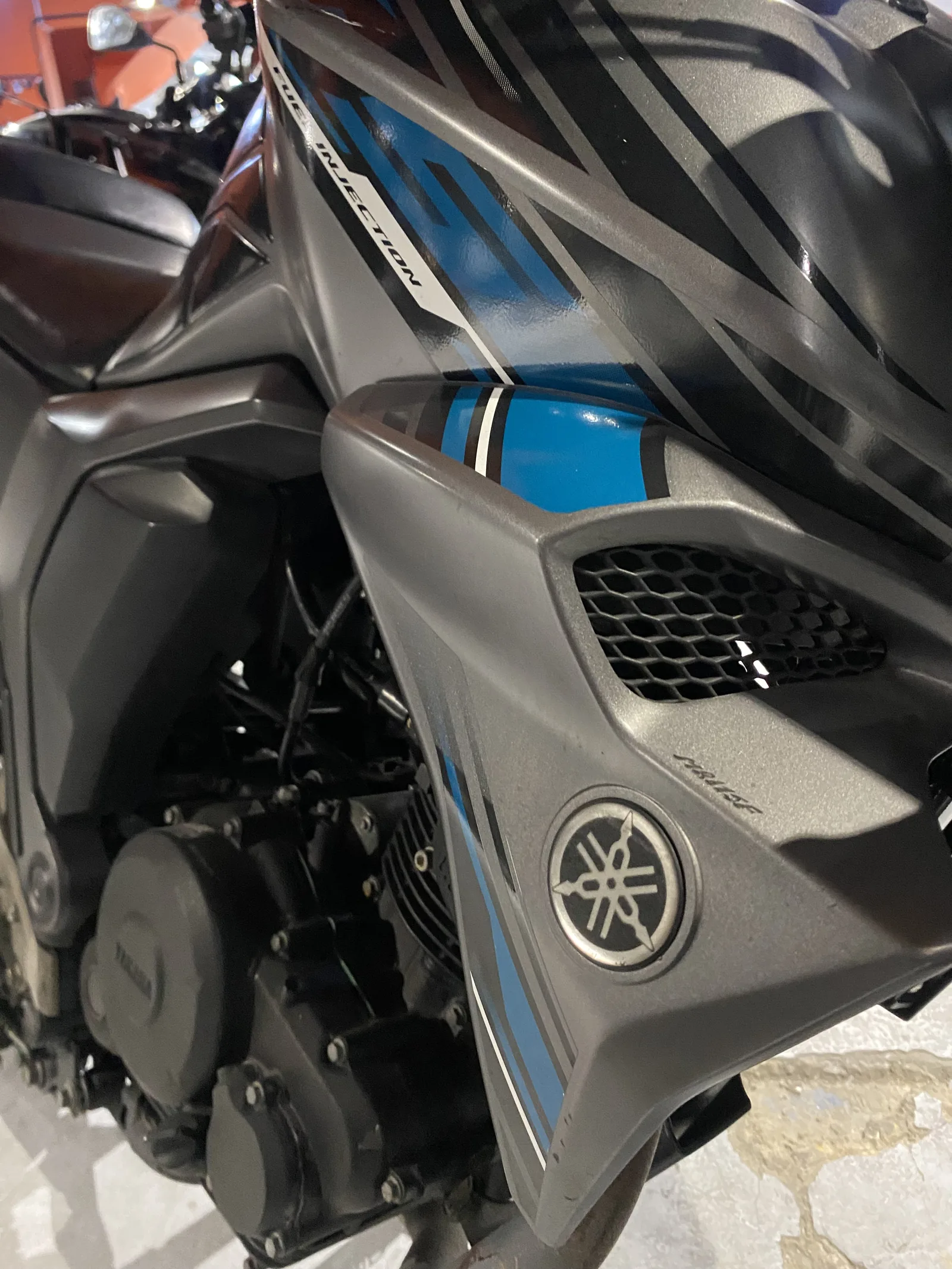 YAMAHA FZ foto 3