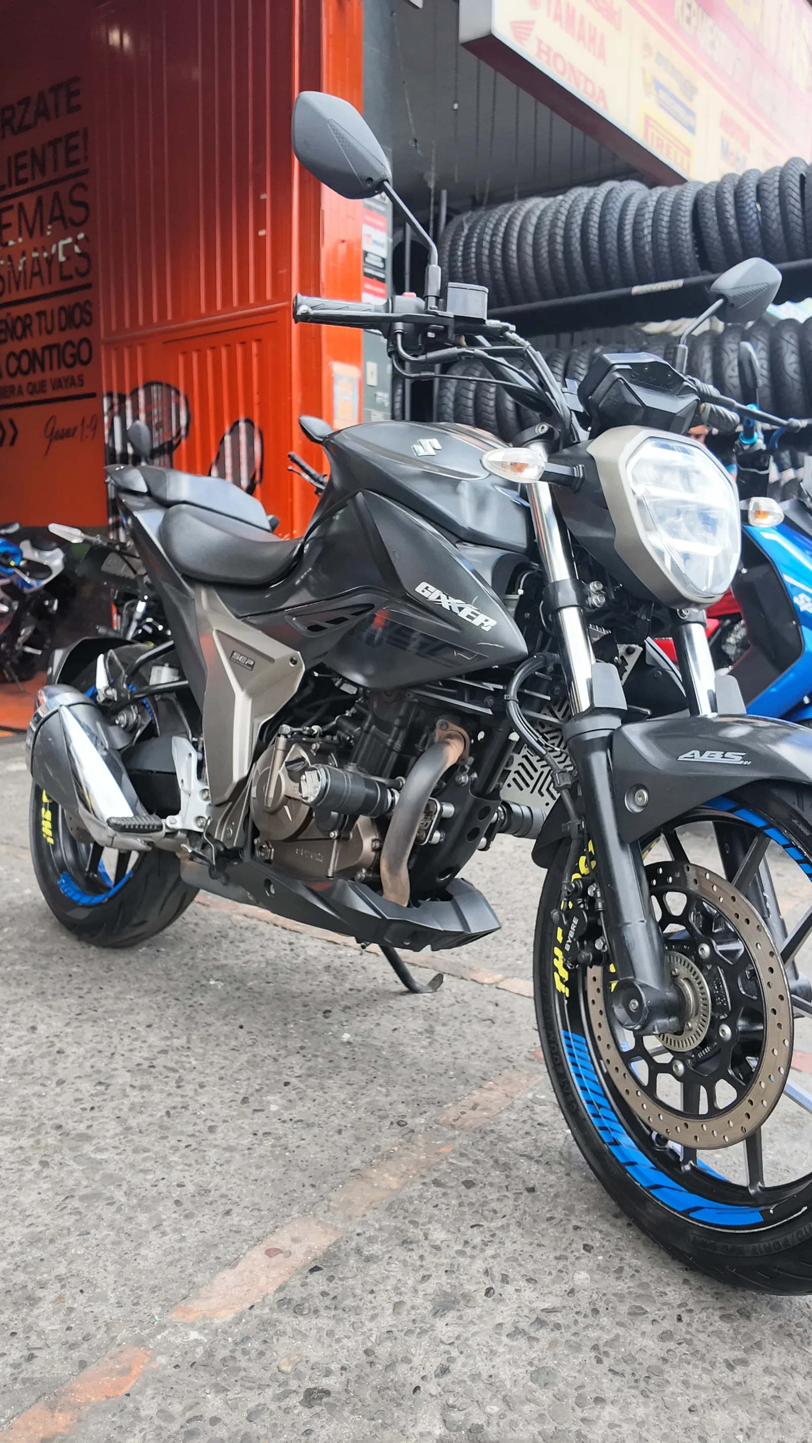 SUZUKI GIXXER foto 8